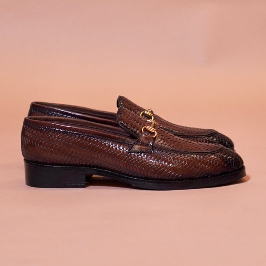 Woven leather loafer for men with golden hardware – side profile
