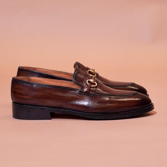 Hand-painted leather loafer for men with golden hardware – side profile