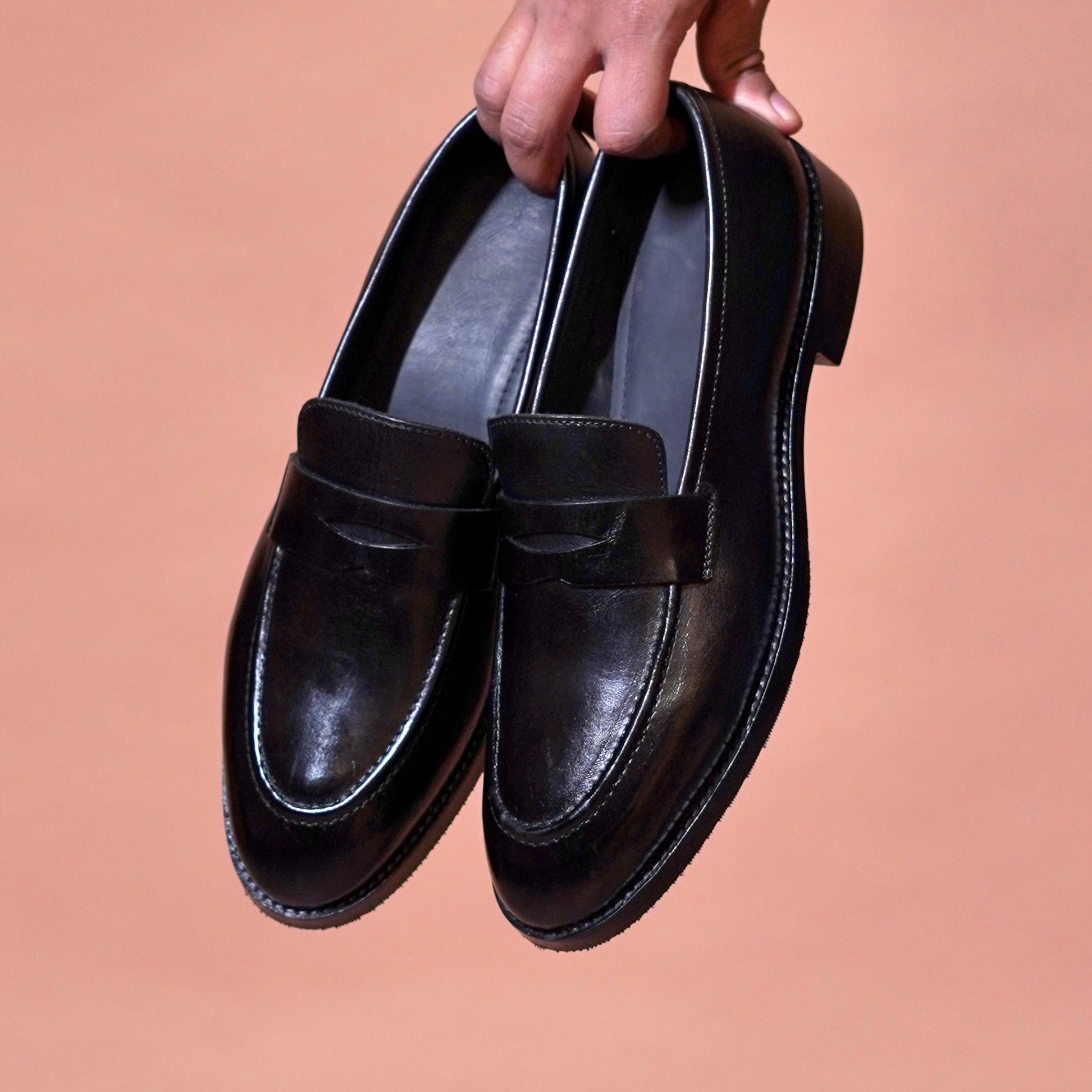 Nero Scuro black leather penny loafer for men – top view