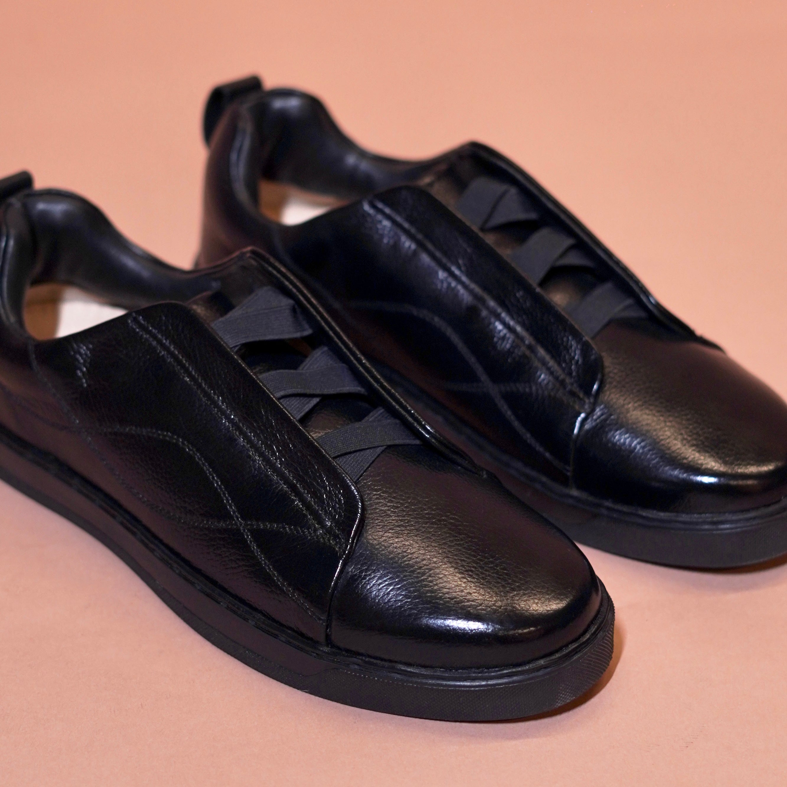 Close-up of elastic lace-style closure on Scarpa Nero Flex