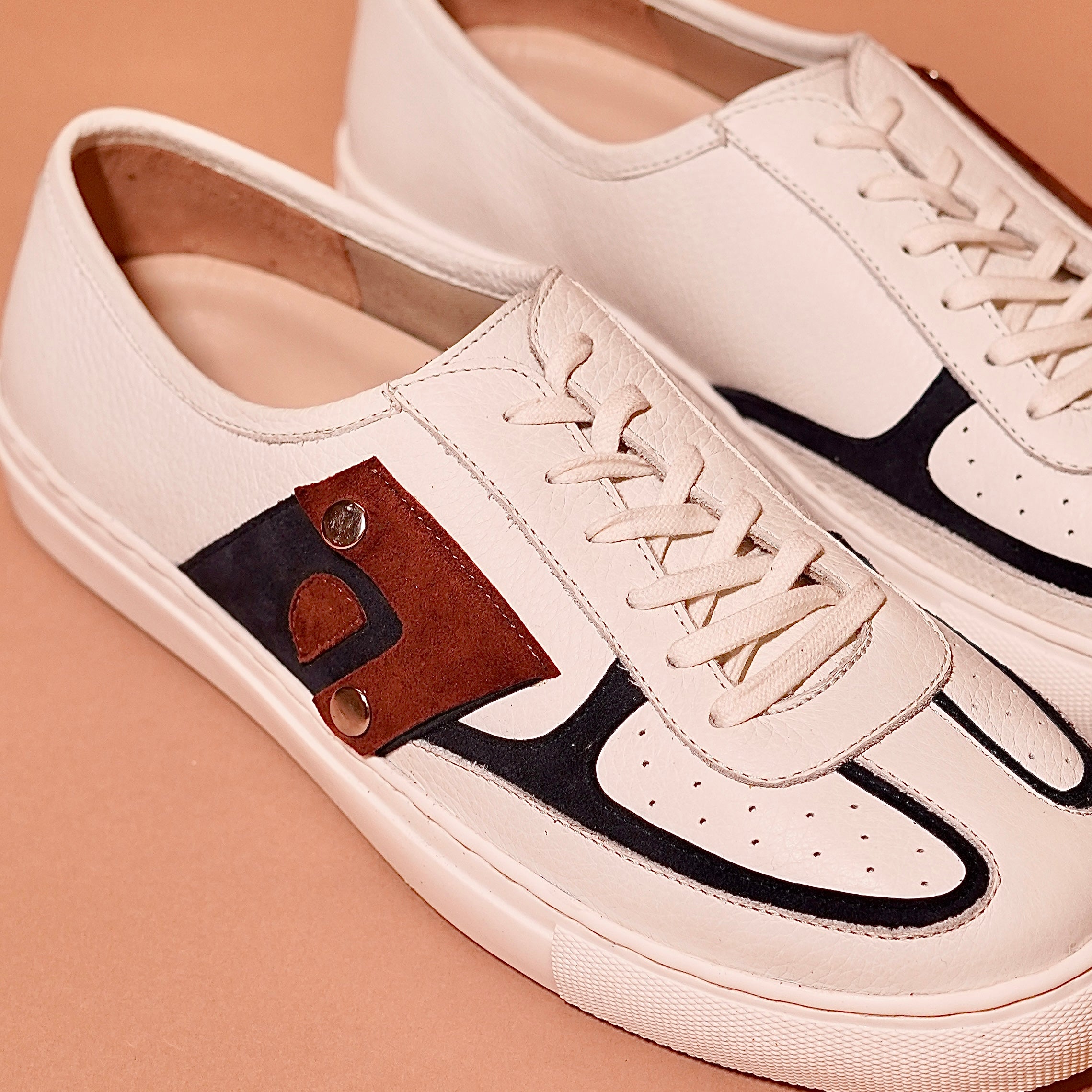 Close up Bianco Azzuro white sneaker