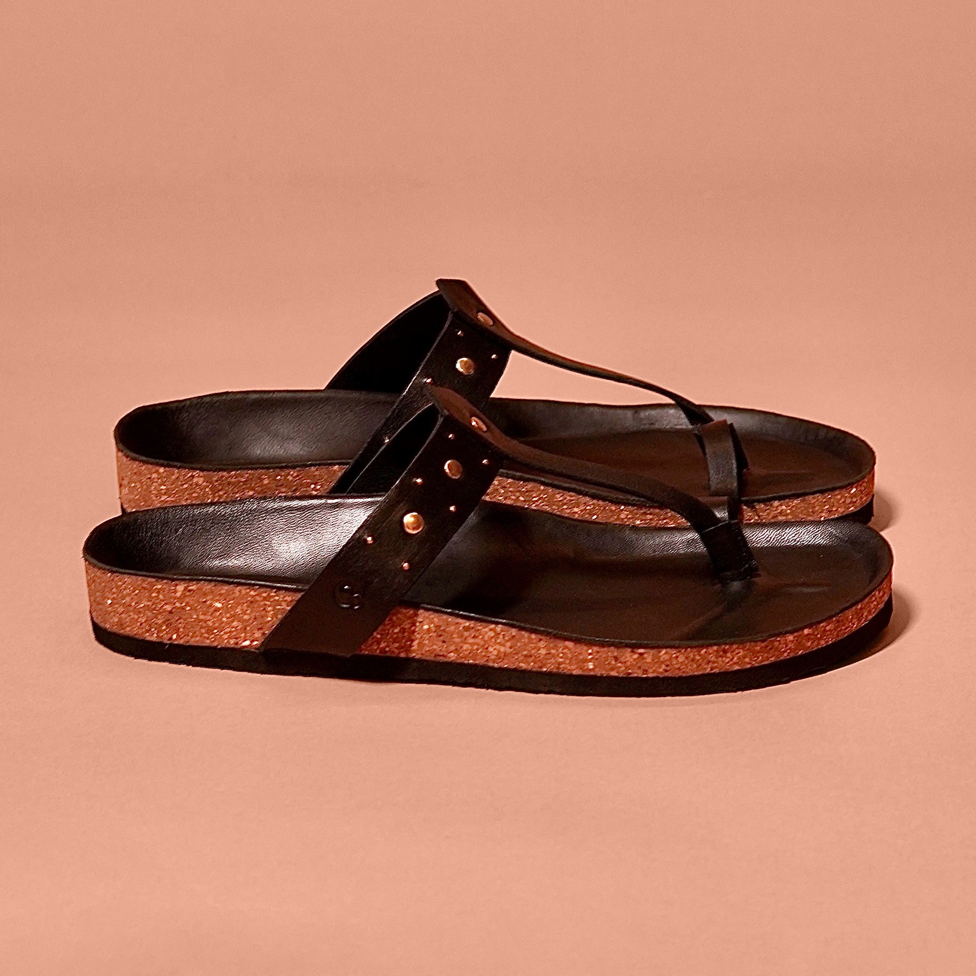 Pelle Corko Riveto – Black Leather Cork Chappal with Rivets