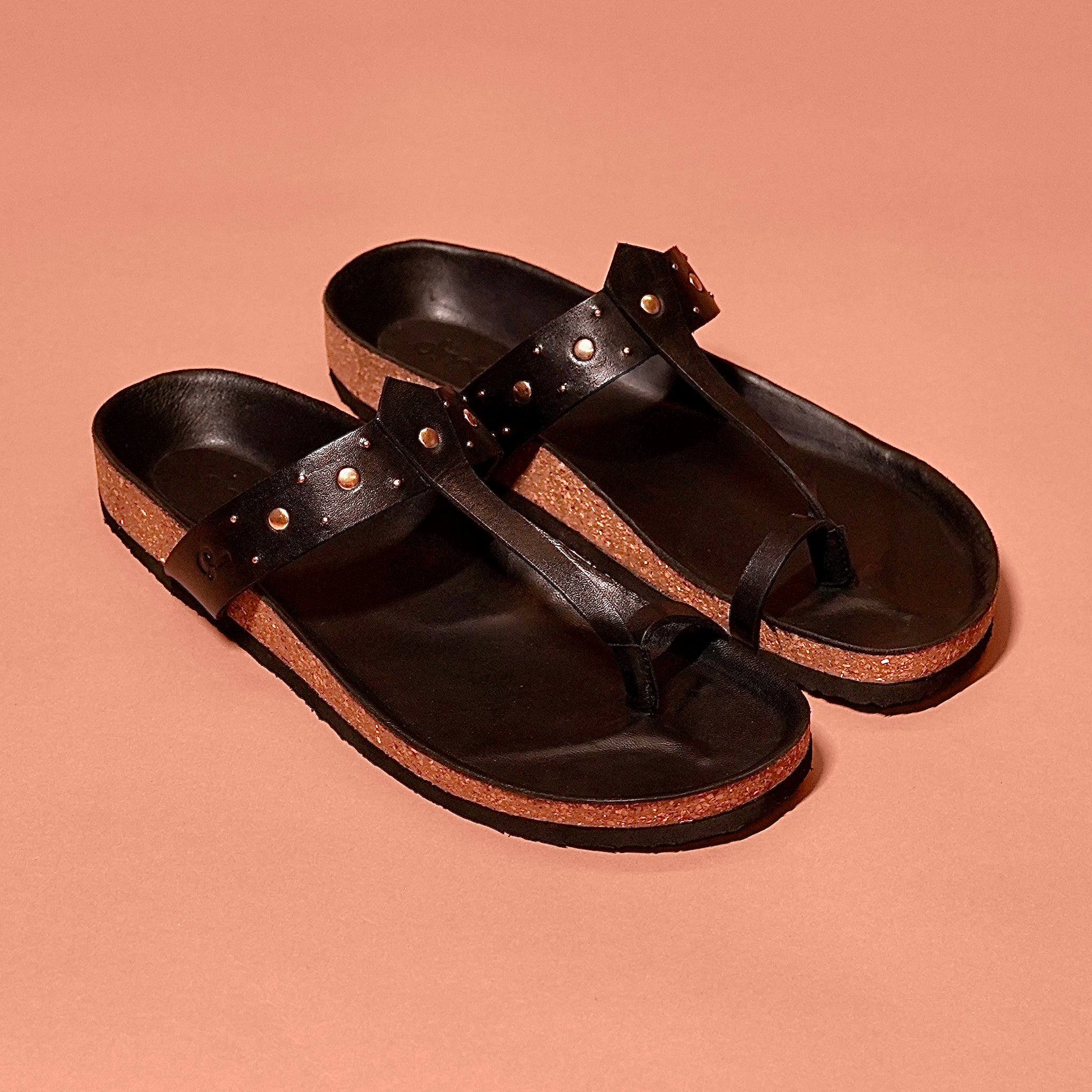 Pelle Corko Riveto – Black Leather Cork Chappal with Rivets