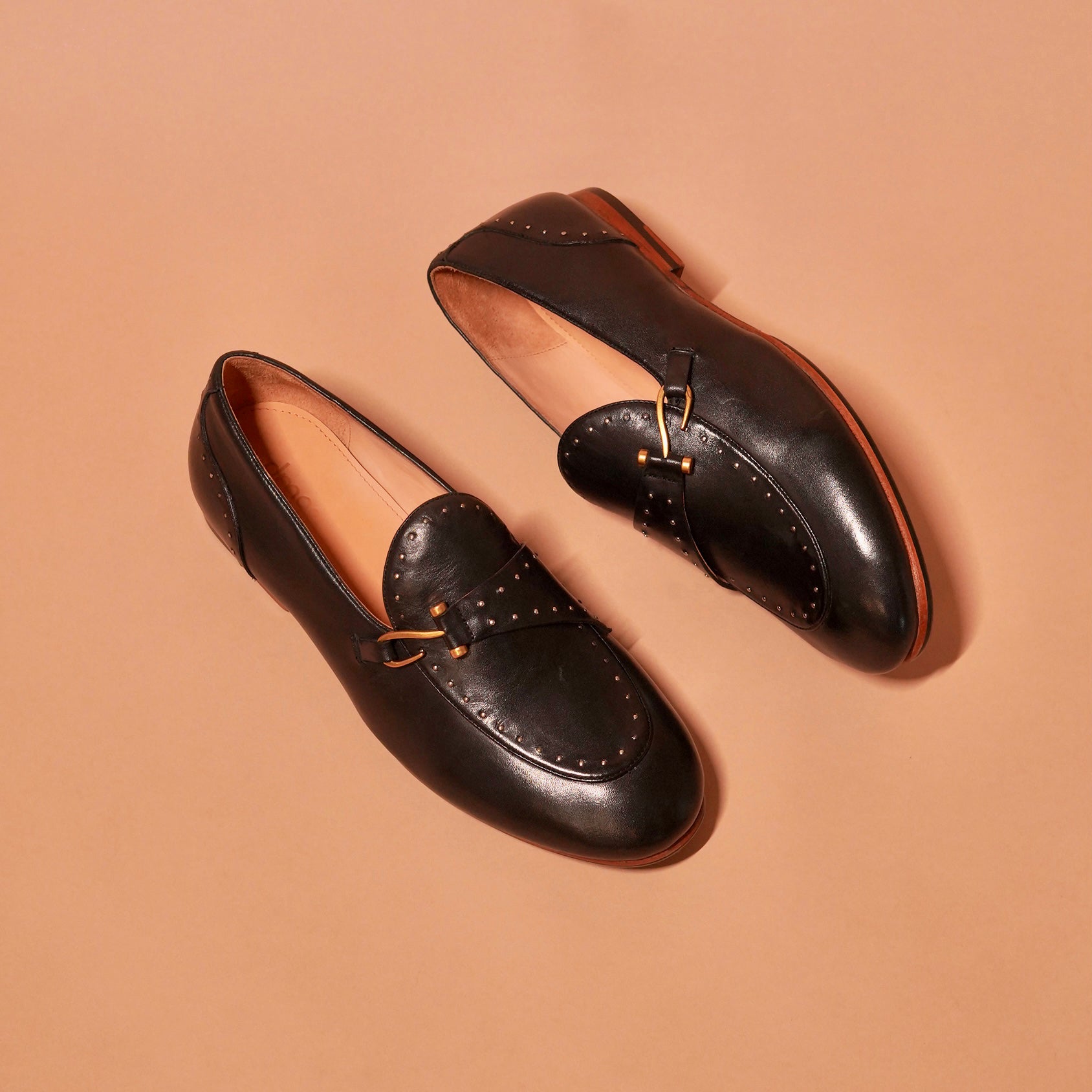 Flexible Argentinian leather sole of Motivo Nero Riveto with minimal heel.