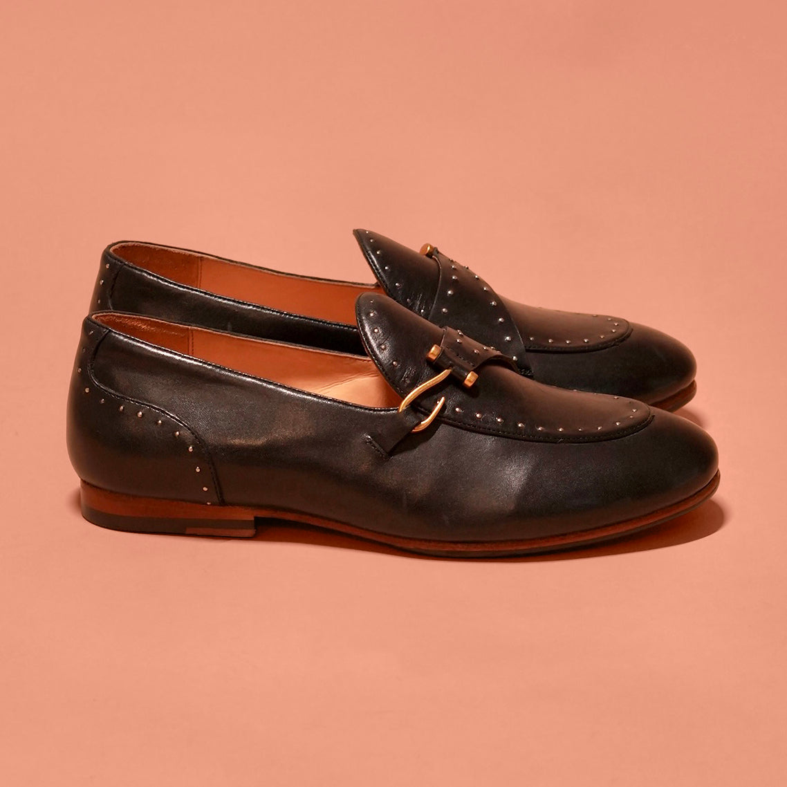 Motivo Nero Riveto | Black riveted leather loafers