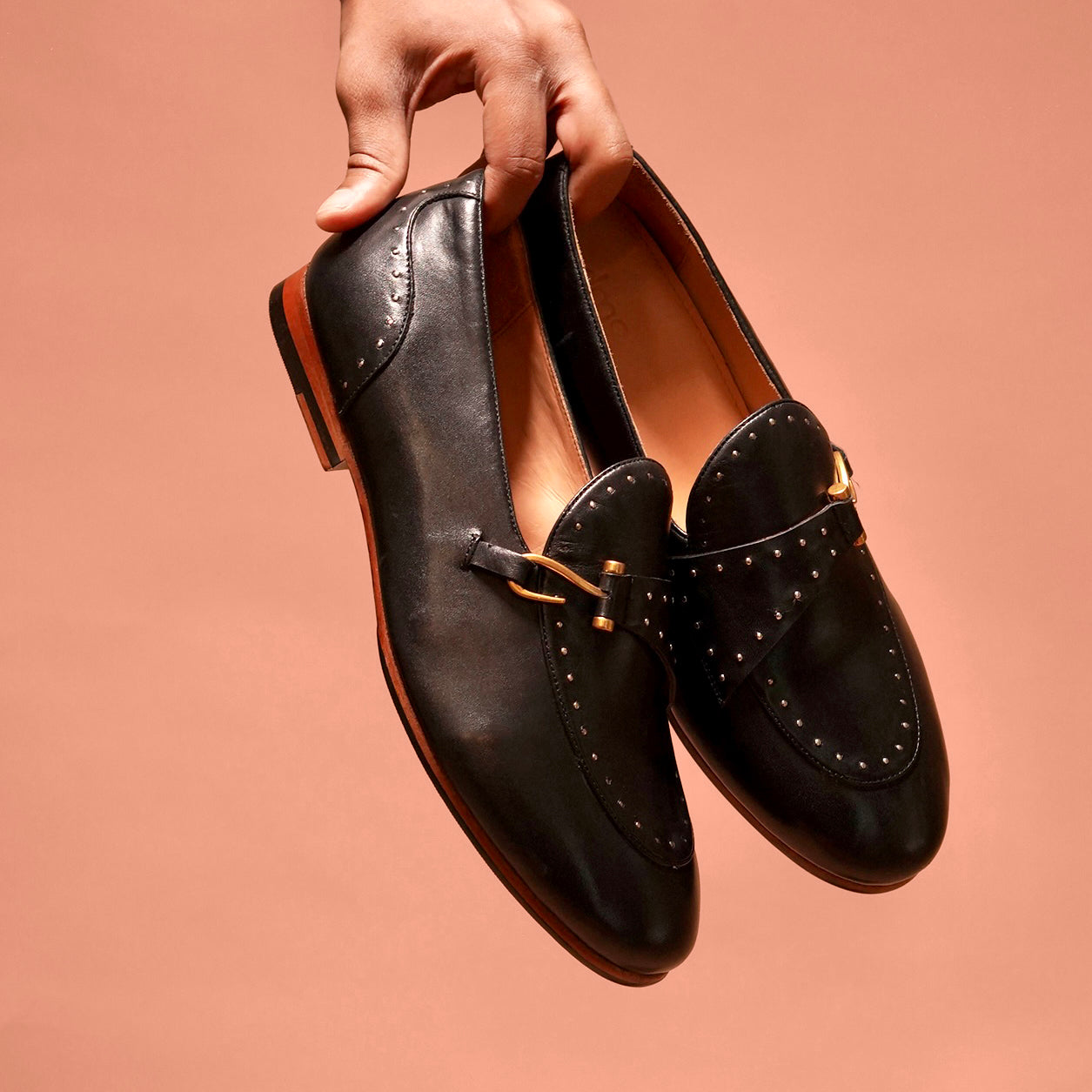 Motivo Nero Riveto | Black riveted leather loafers
