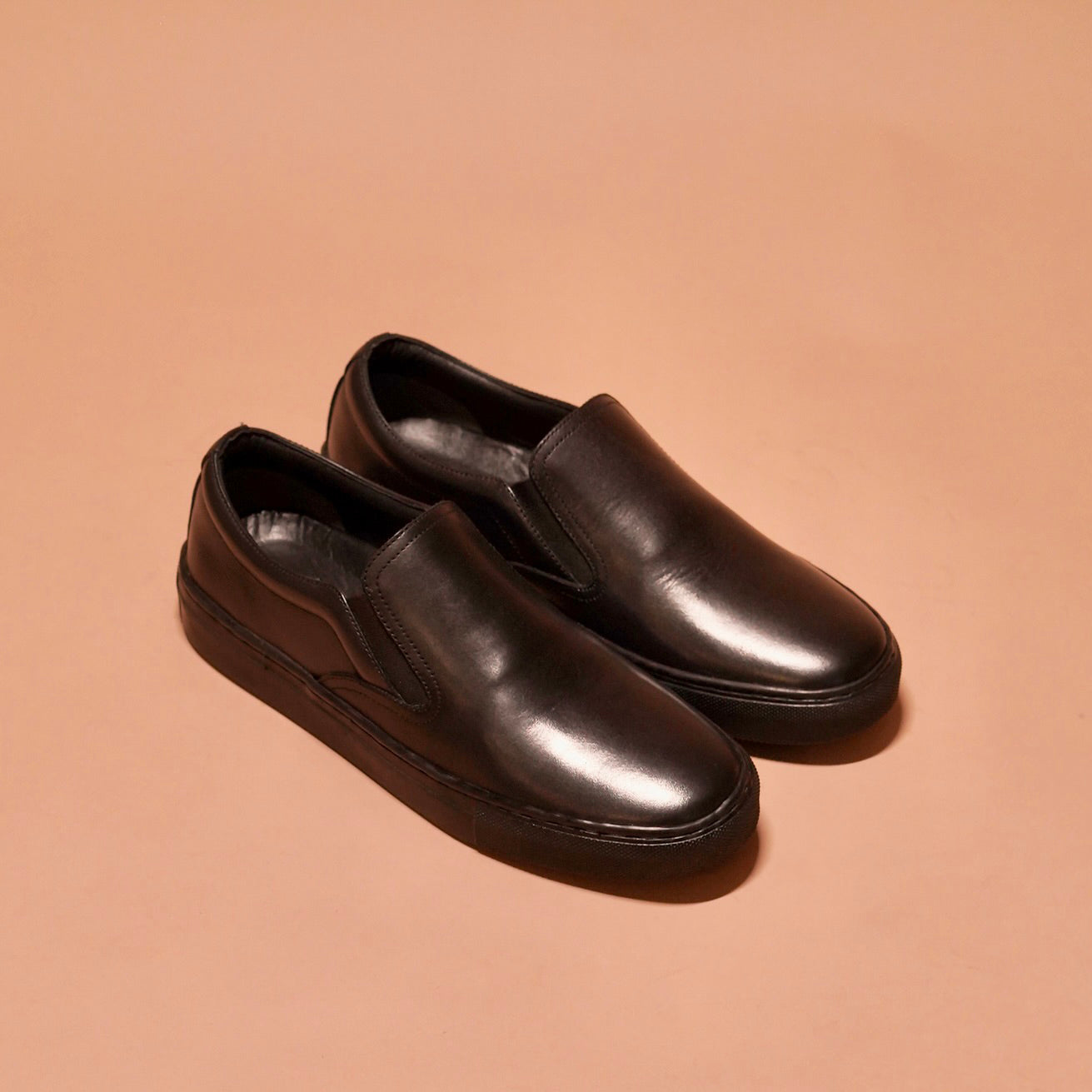 Close-up of Scarpo Nero's super cushioned footbed and slip-on style.