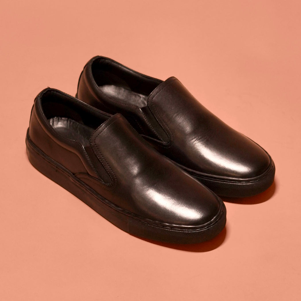 Scarpo Nero | Black leather slip-on sneakers