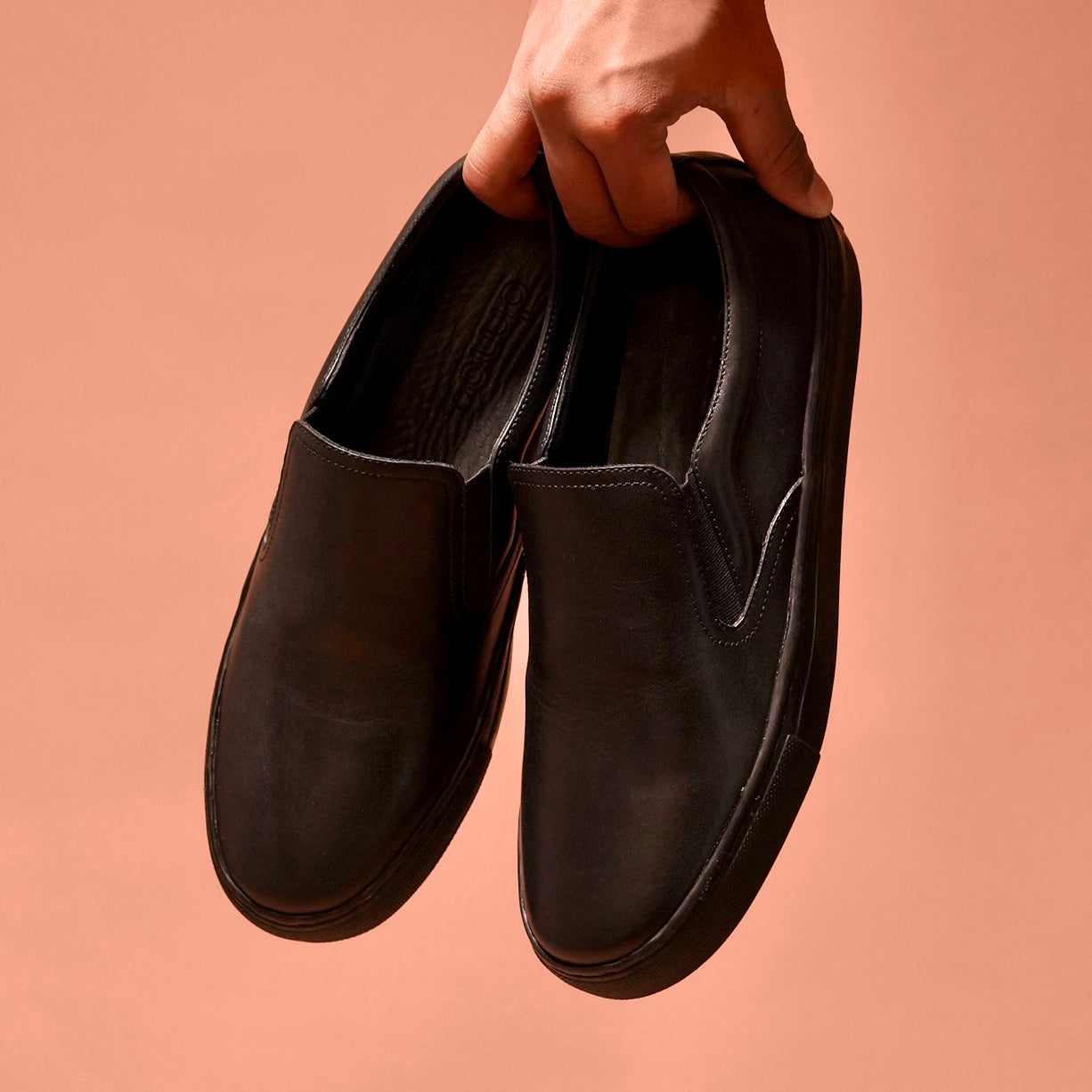 Scarpo Nero | Black leather slip-on sneakers
