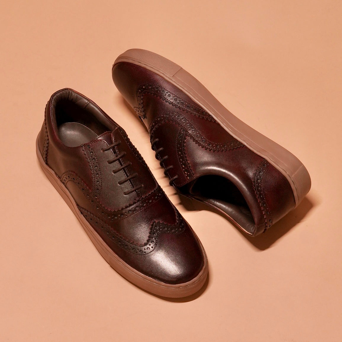 Close-up of Fresco Marrone's high-quality full-grain leather and cushioned footbed.