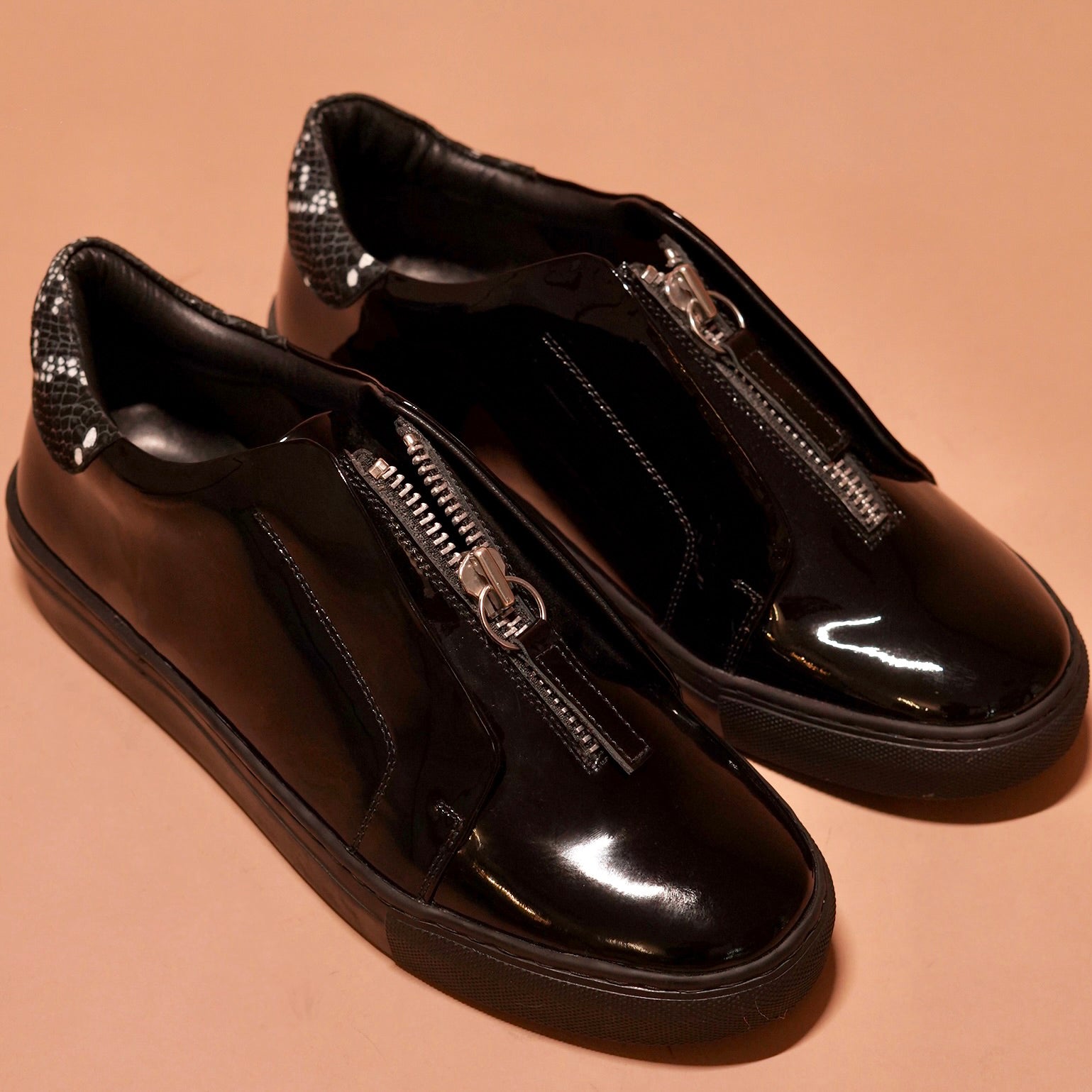 Pigro Lustro paired with casual outfits for a convenient and stylish look.