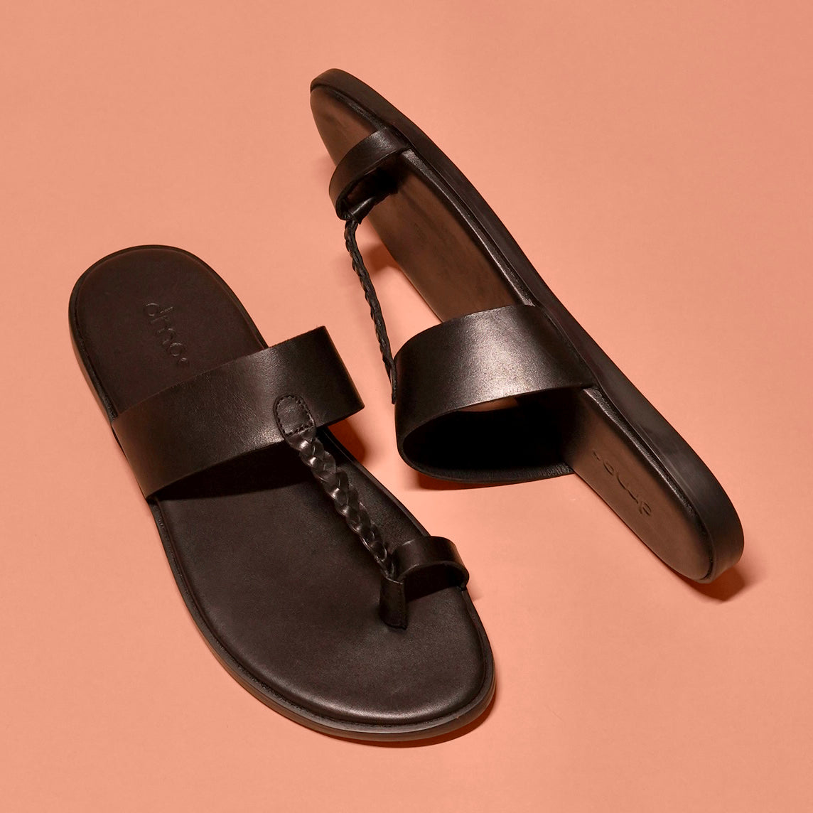 Pelle Kohlo Nero | Black modern leather Kolhapuri chappals