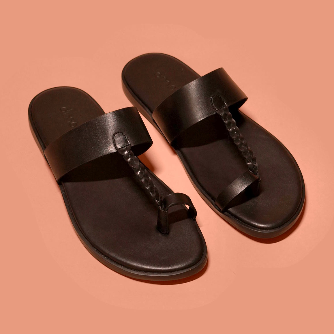 Pelle Kohlo Nero | Black modern leather Kolhapuri chappals