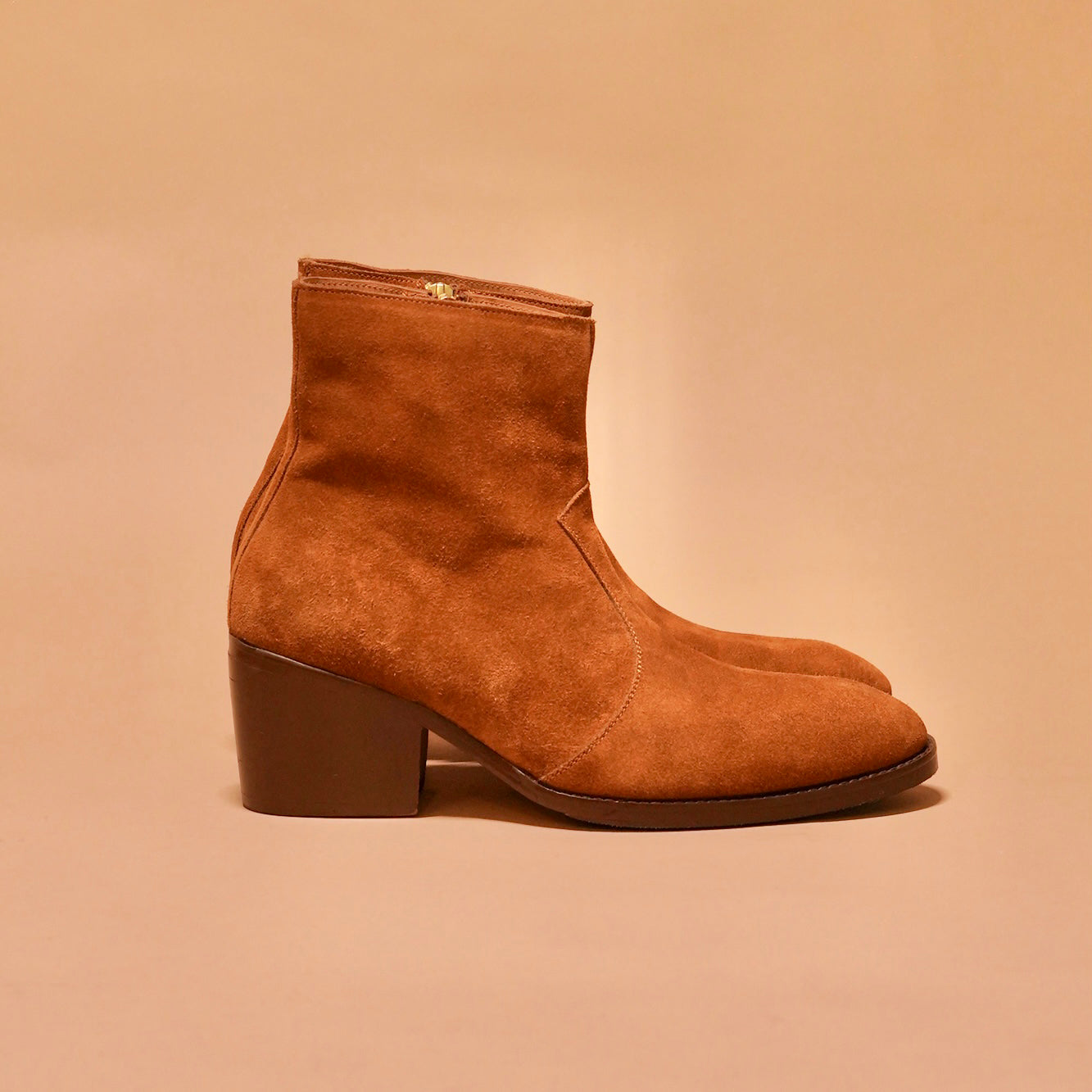 Side view of Sprazzo Tobacco Alto showcasing the rich tobacco color and high-quality suede.