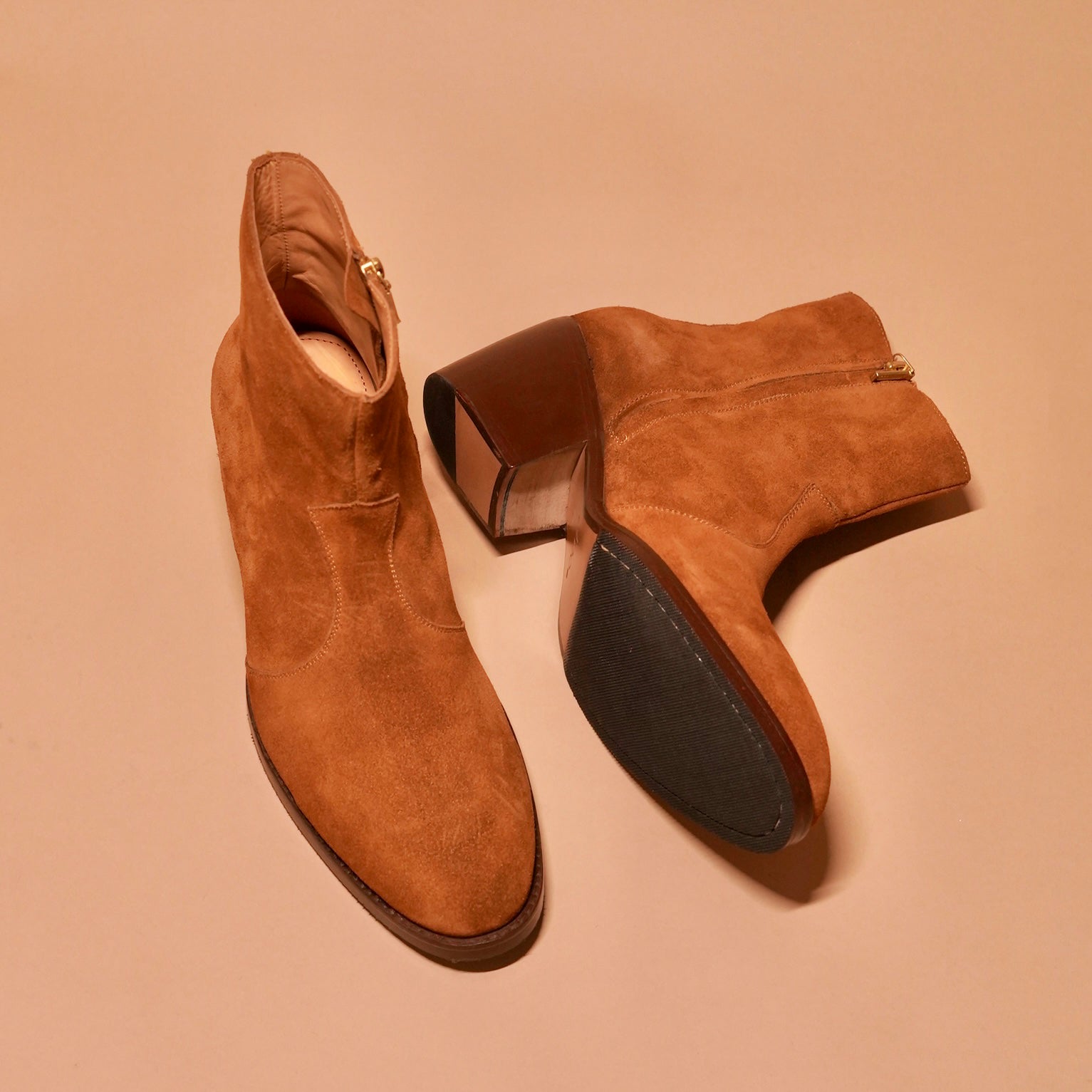 Close-up of Sprazzo Tobacco Alto's three-inch heel and Argentinian leather sole.