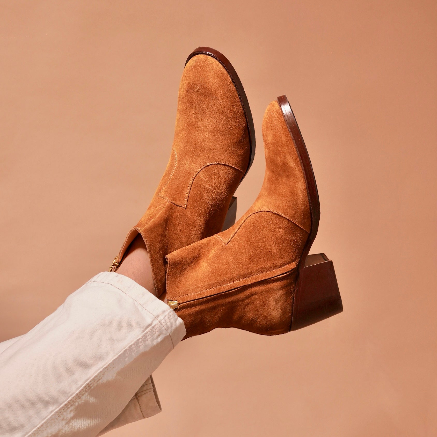 Sprazzo Tobacco Alto paired with trendy outfits for a standout look.