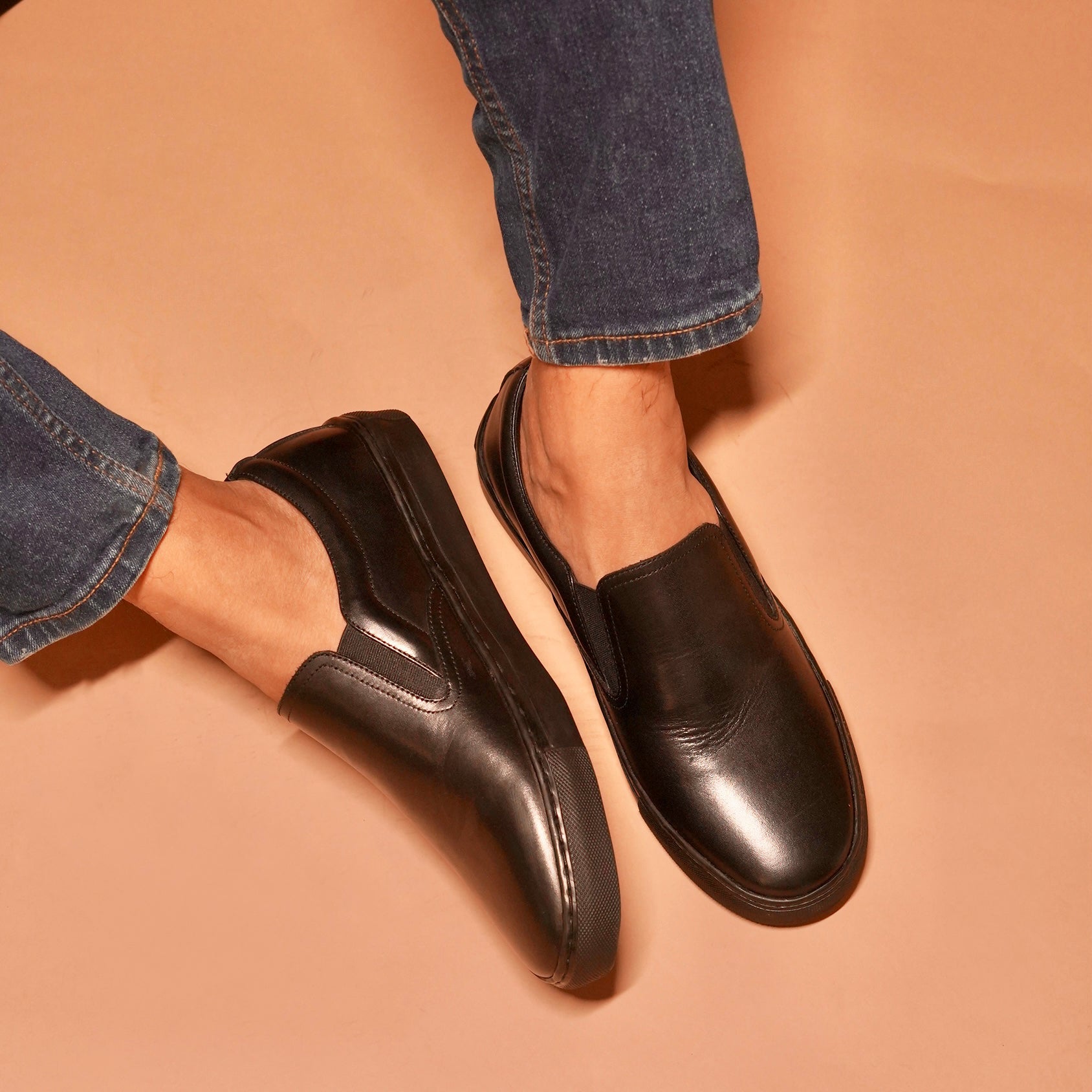 Front view of Scarpo Nero highlighting the classic design and vintage vibe.