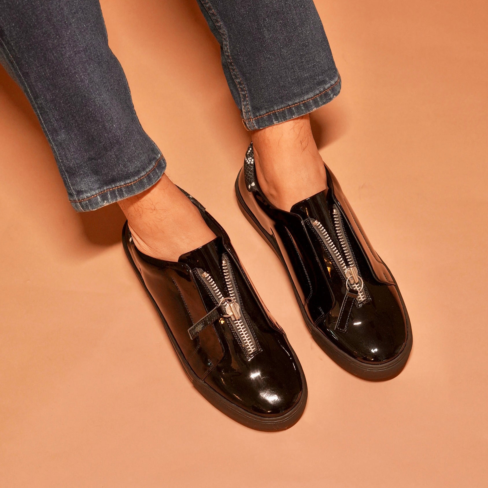 Pigro Lustro paired with casual outfits for a convenient and stylish look.