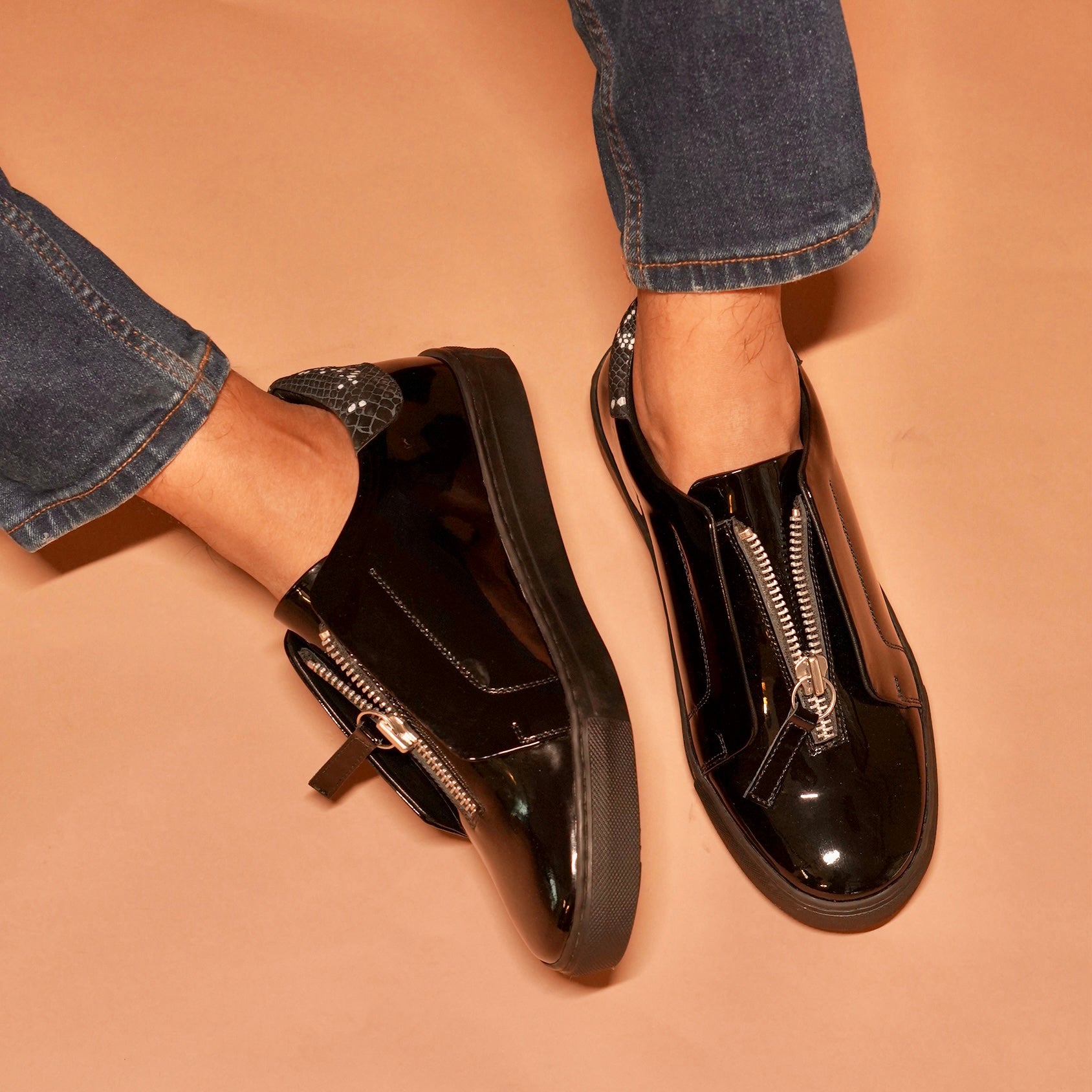 Pigro Lustro Black patent leather zip-up sneakers1