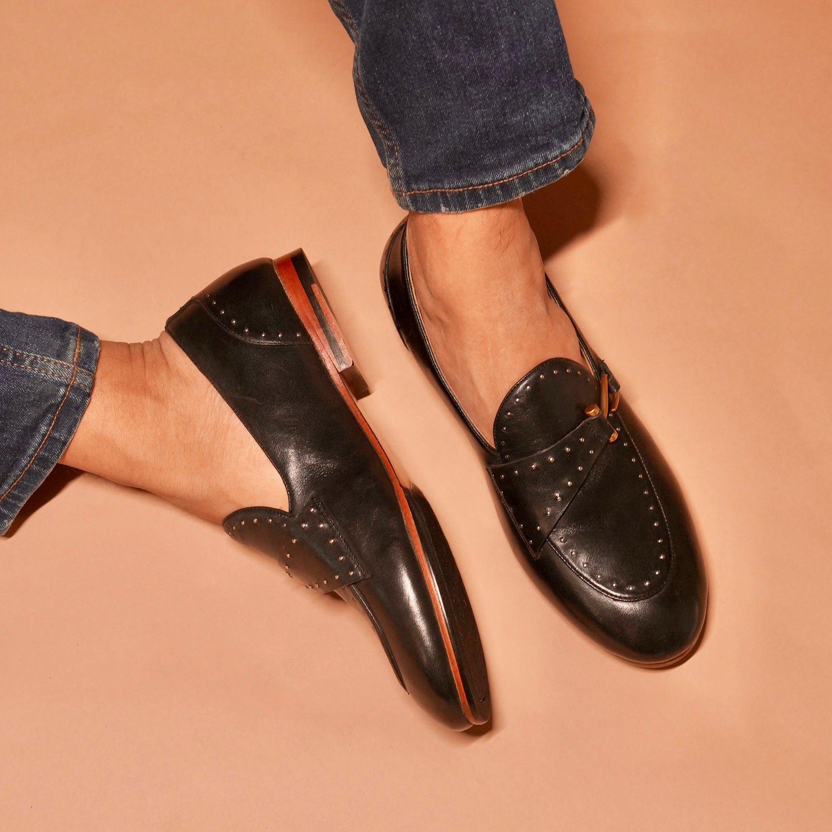 Flexible Argentinian leather sole of Motivo Nero Riveto with minimal heel.