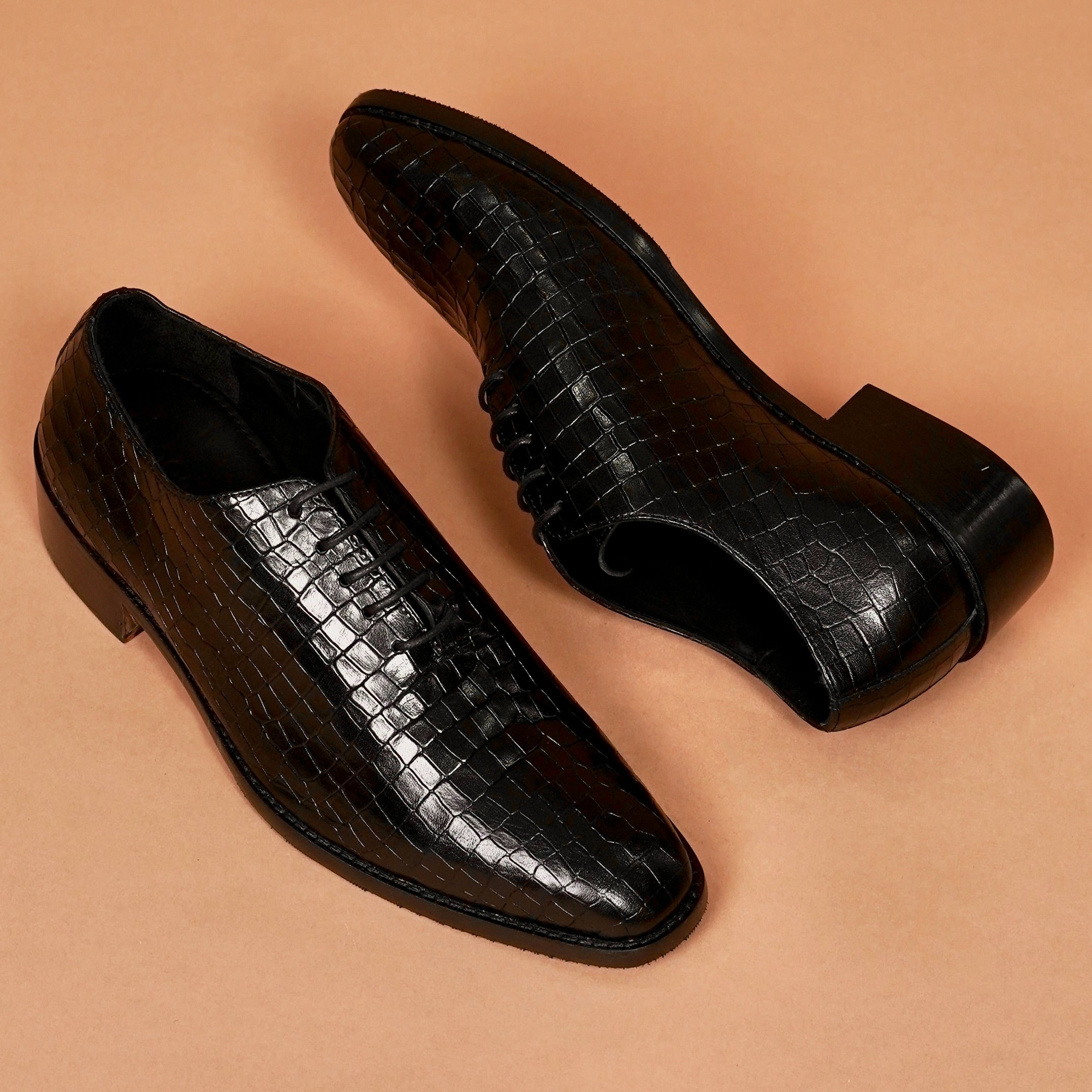 Close-up of textured croc-embossed leather on Caro Croco Oxford