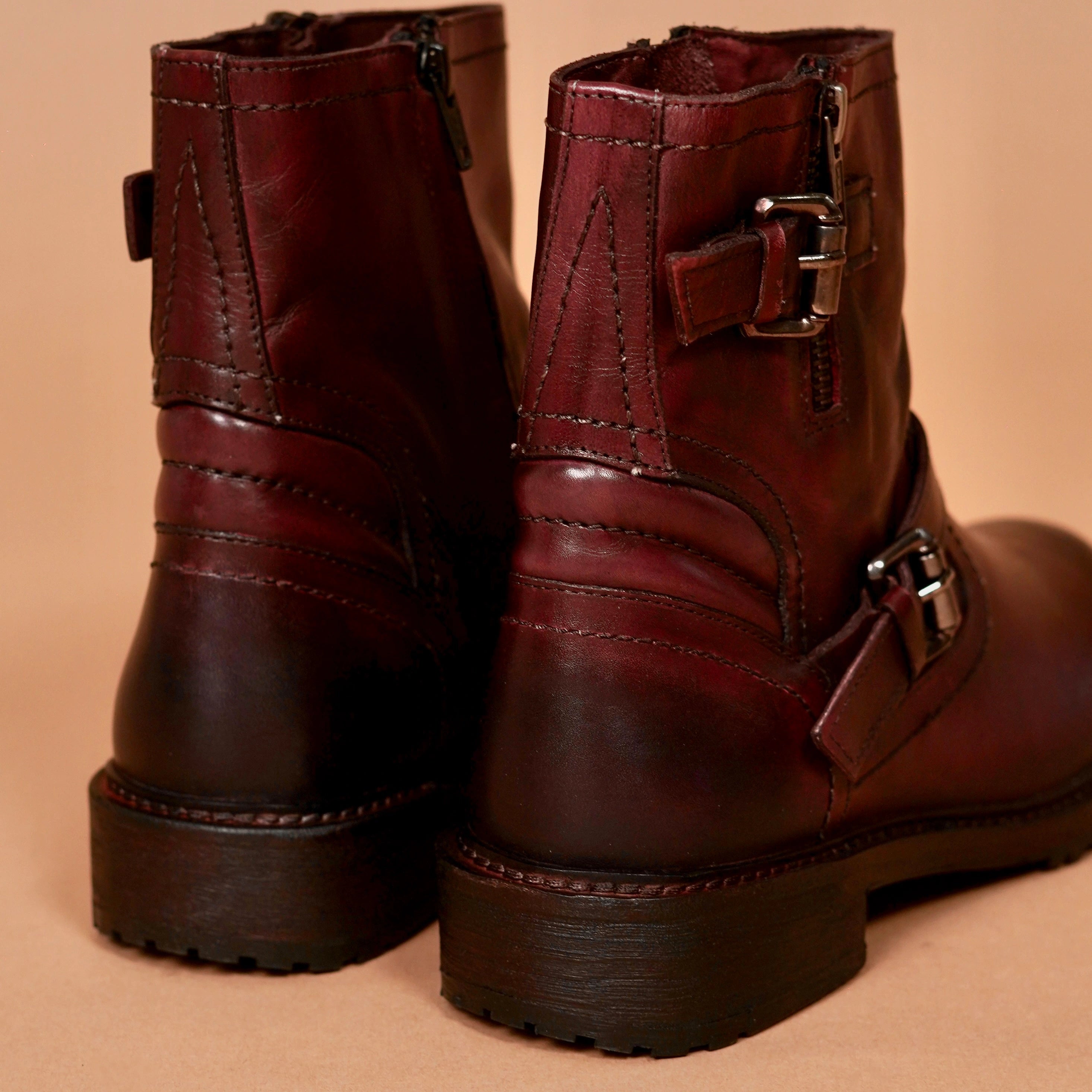 Back view Handcrafted leather boots – burgundy color