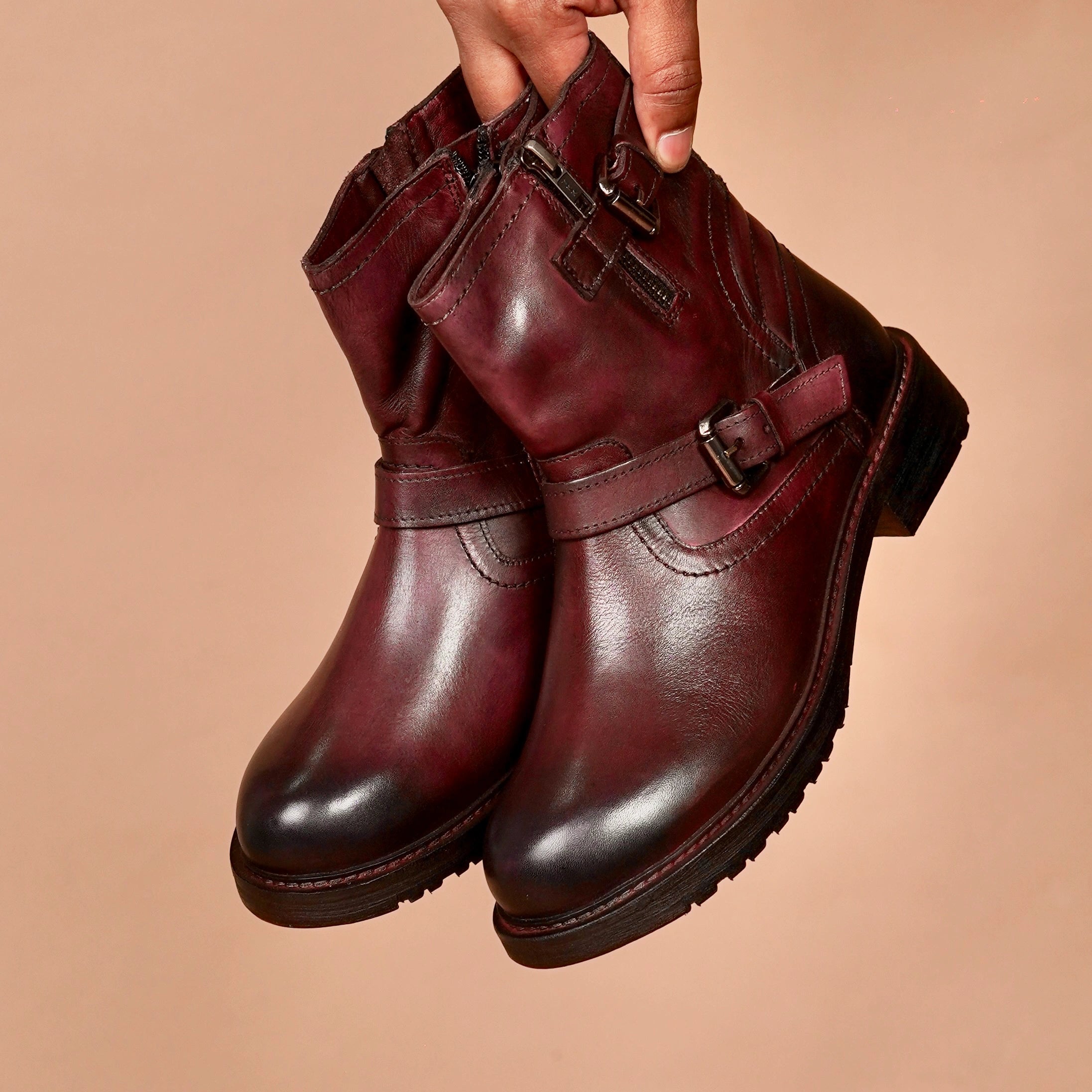 Front view Handcrafted leather boots – burgundy color