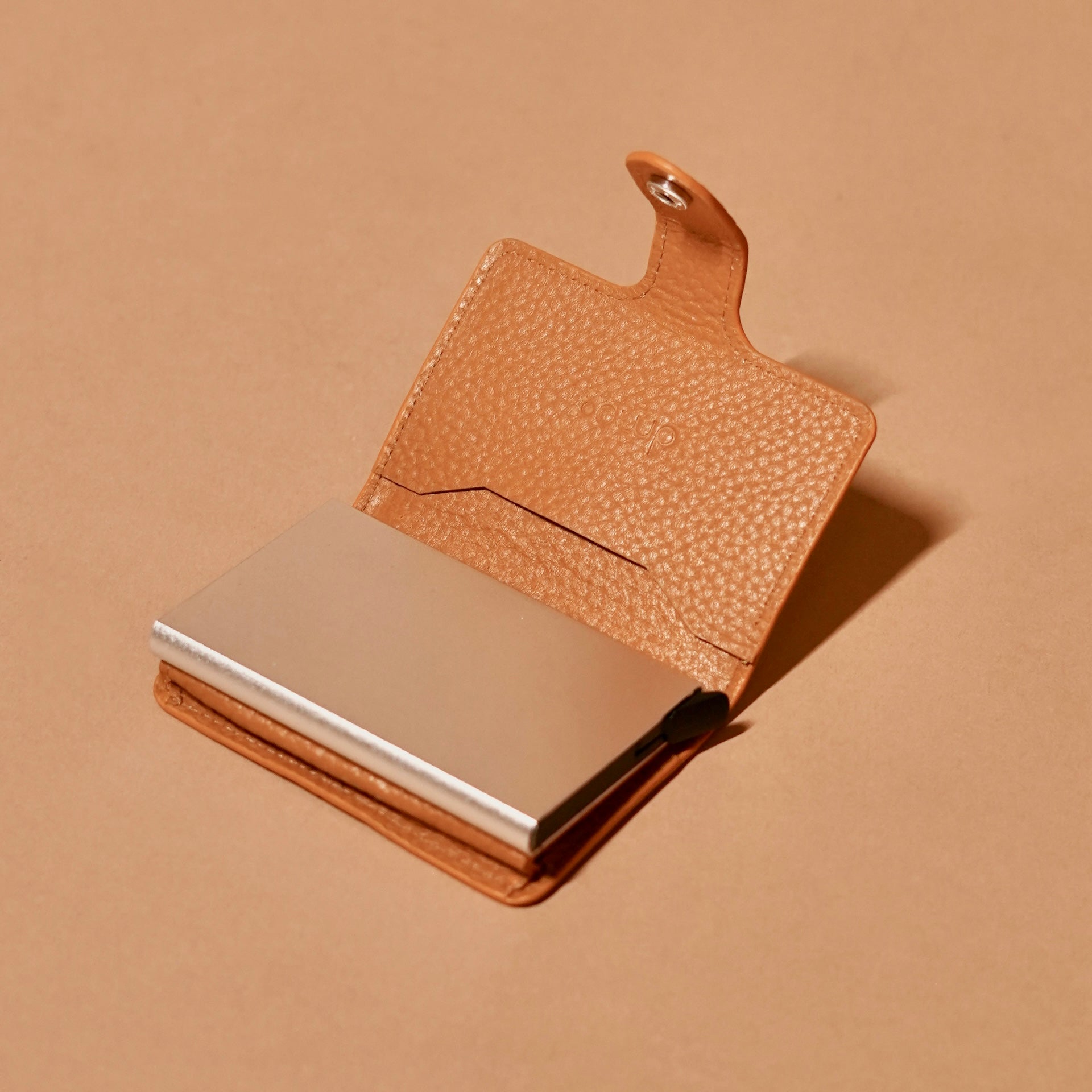 Vaulto Cappuccino – Tan Leather Safe Case Wallet