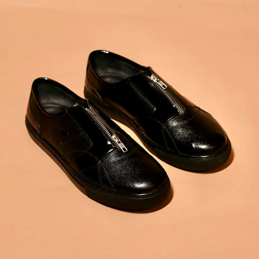 Scarpo Zippo Lustro black sneaker with central zipper