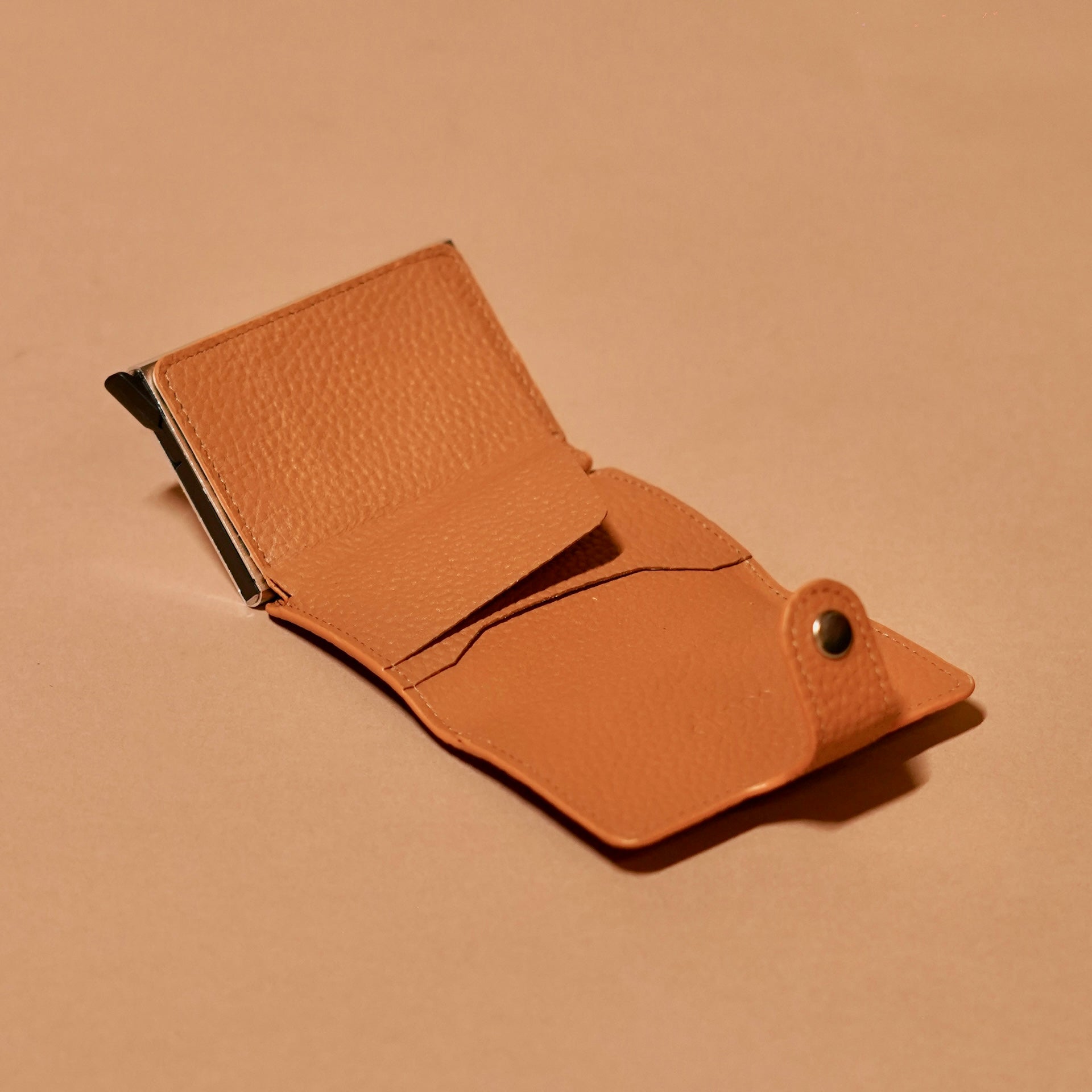 Vaulto Cappuccino – Tan Leather Safe Case Wallet