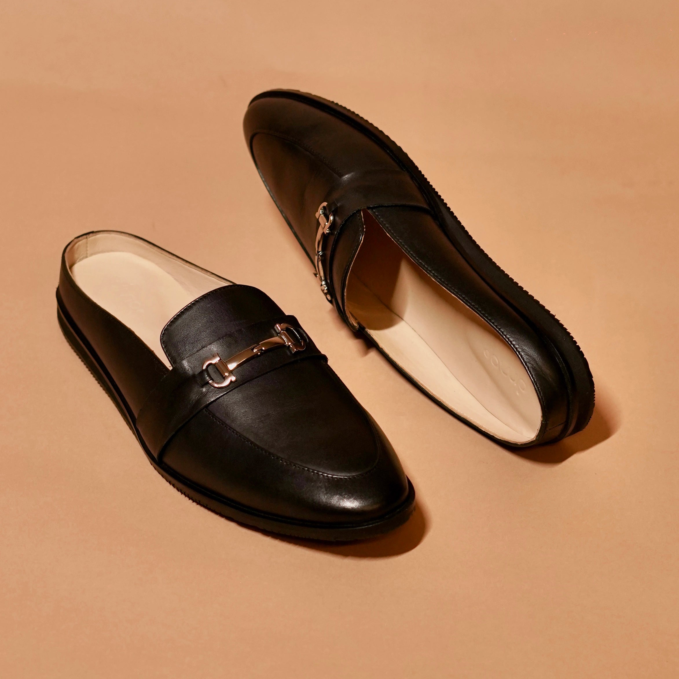 Top-down image of Nero Fibio with classic horsebit and cushioned insole