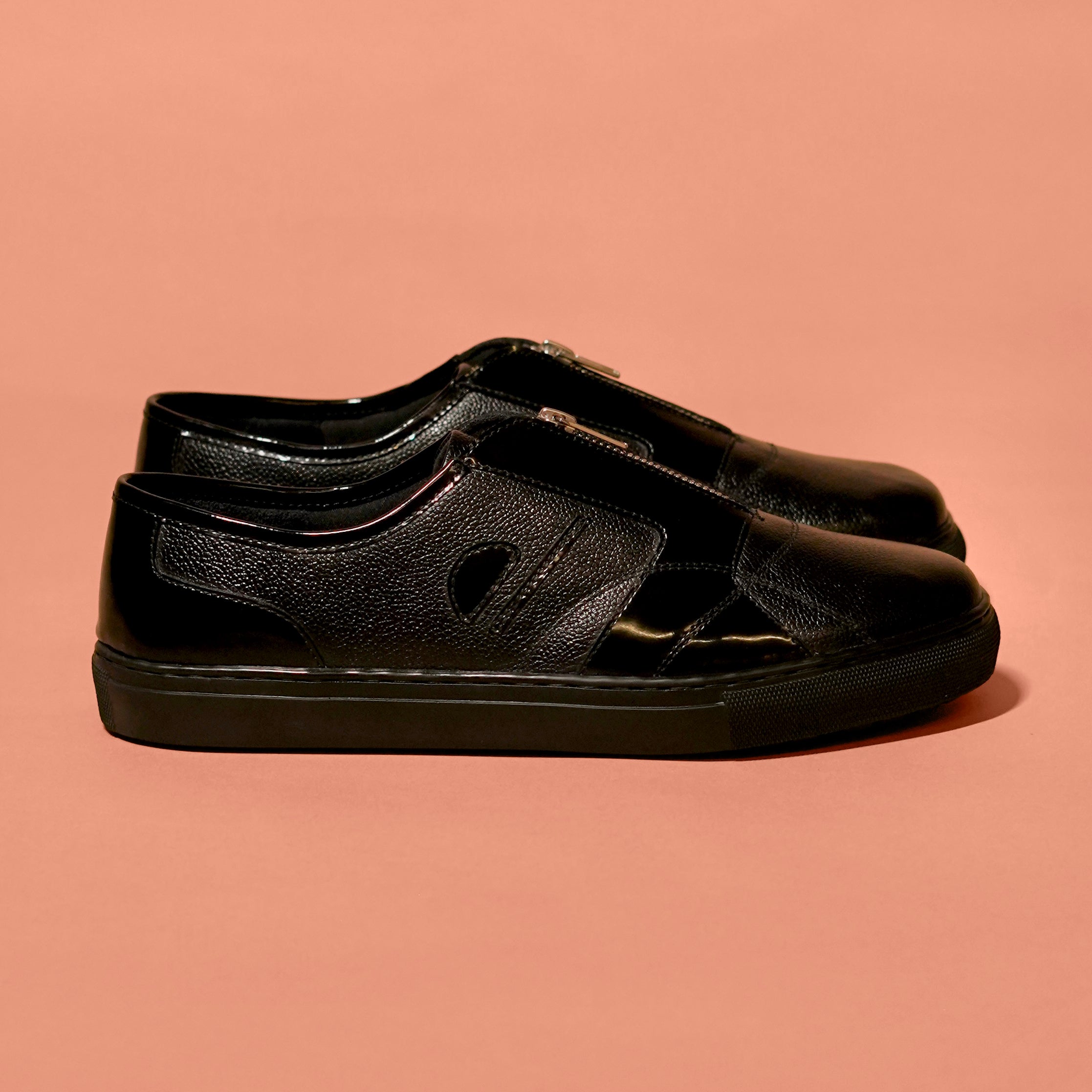 Scarpo Zippo Lustro – Black Leather Sneakers with Gloss & Zipper Detail