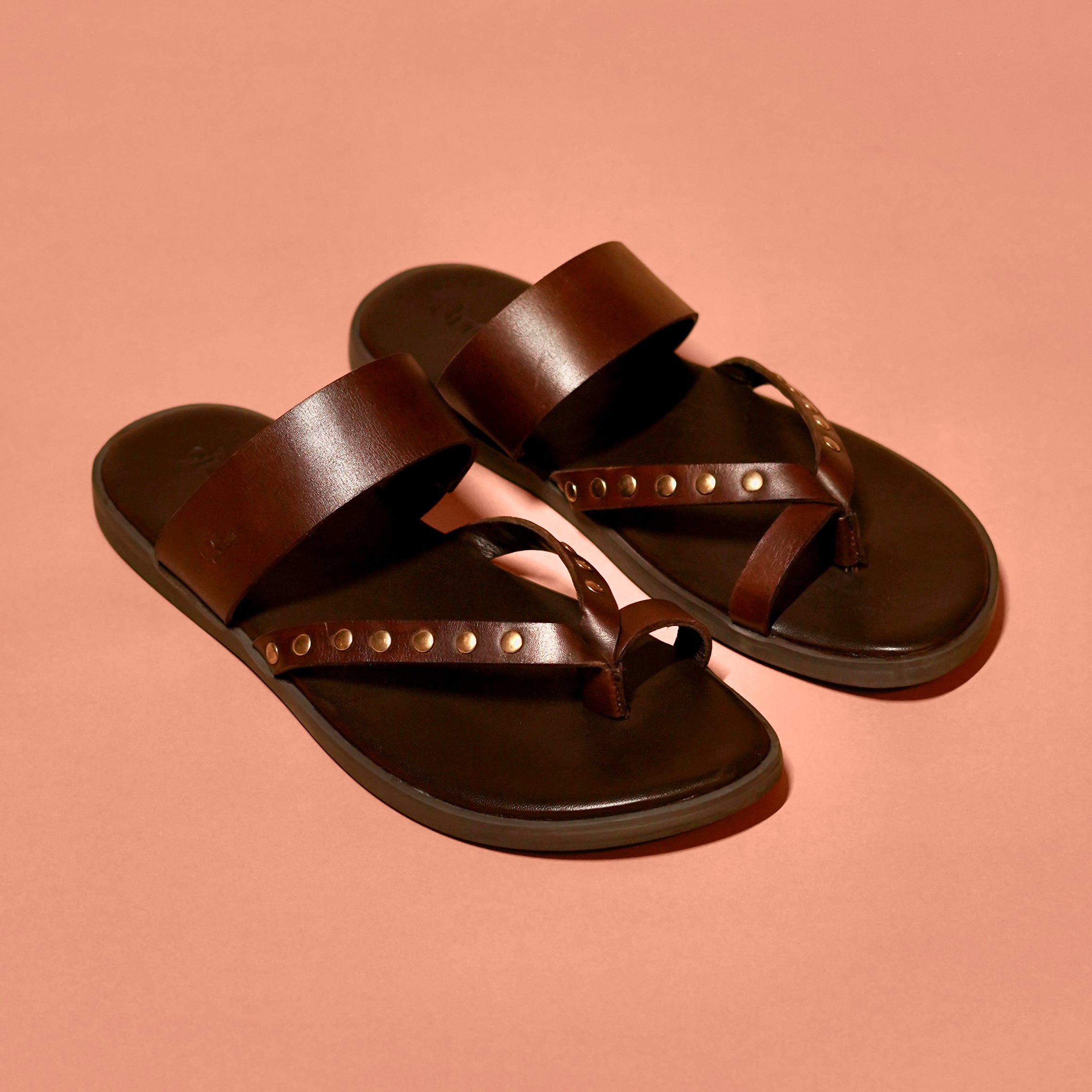 Pelle Scuro Riveto – Riveted Dark Brown Leather Toe Loop Slider