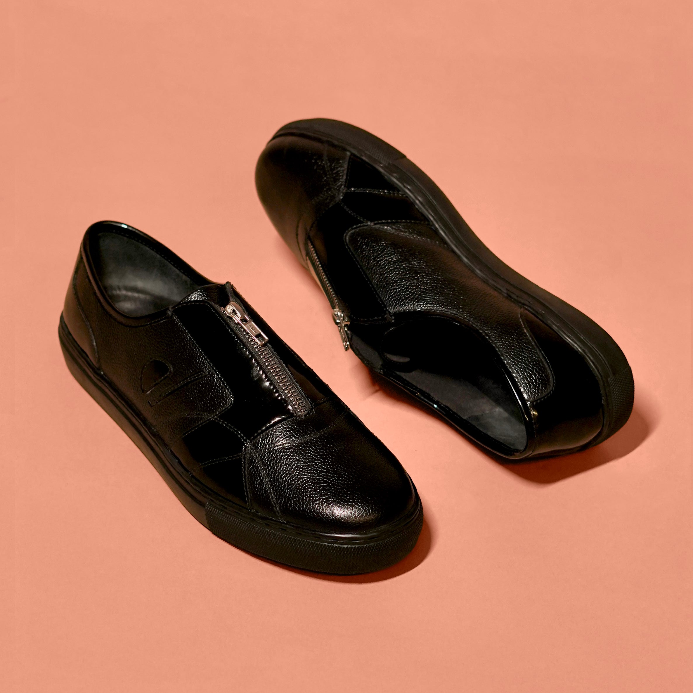 Scarpo Zippo Lustro – Black Leather Sneakers with Gloss & Zipper Detail