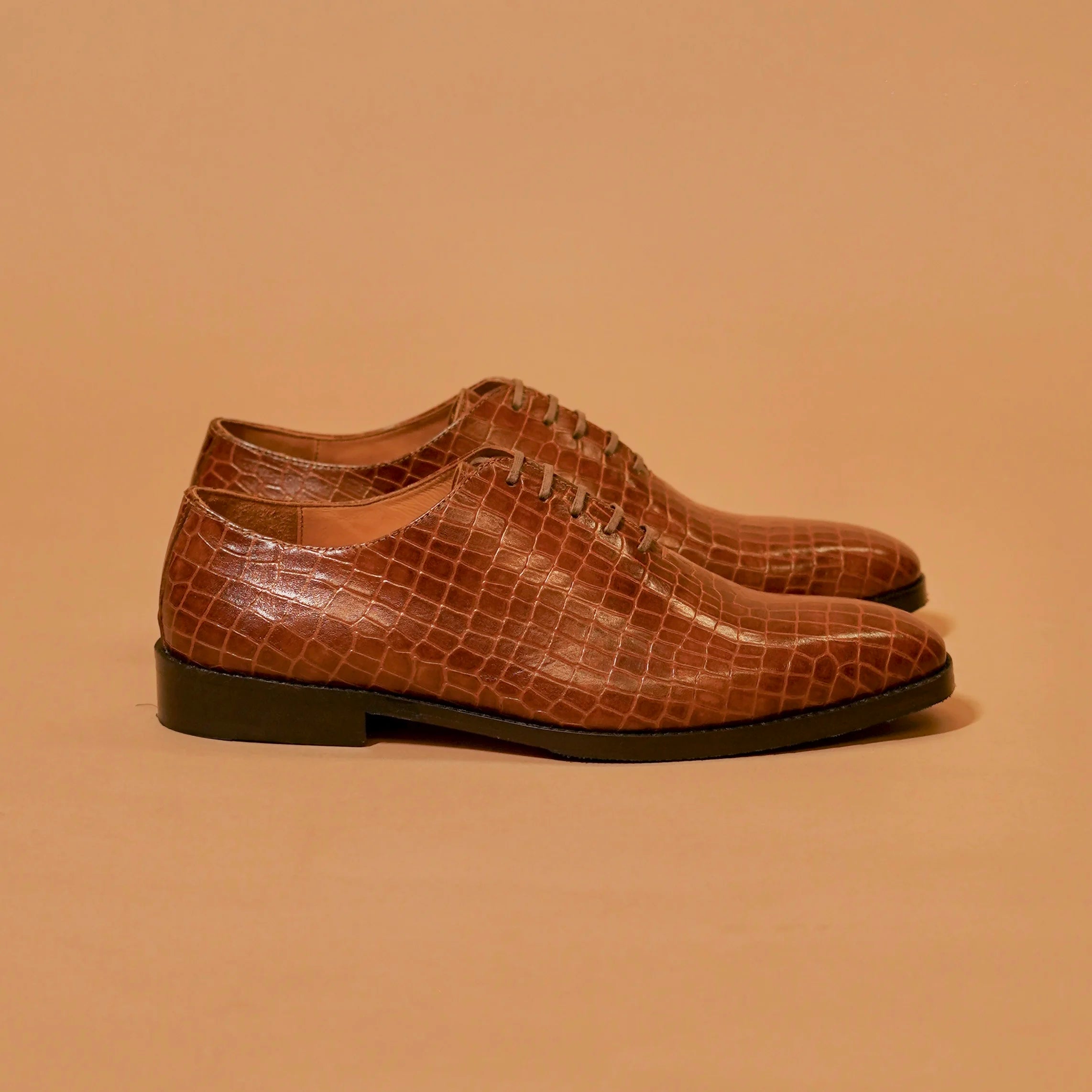 Side profile of Caro Croco Umber