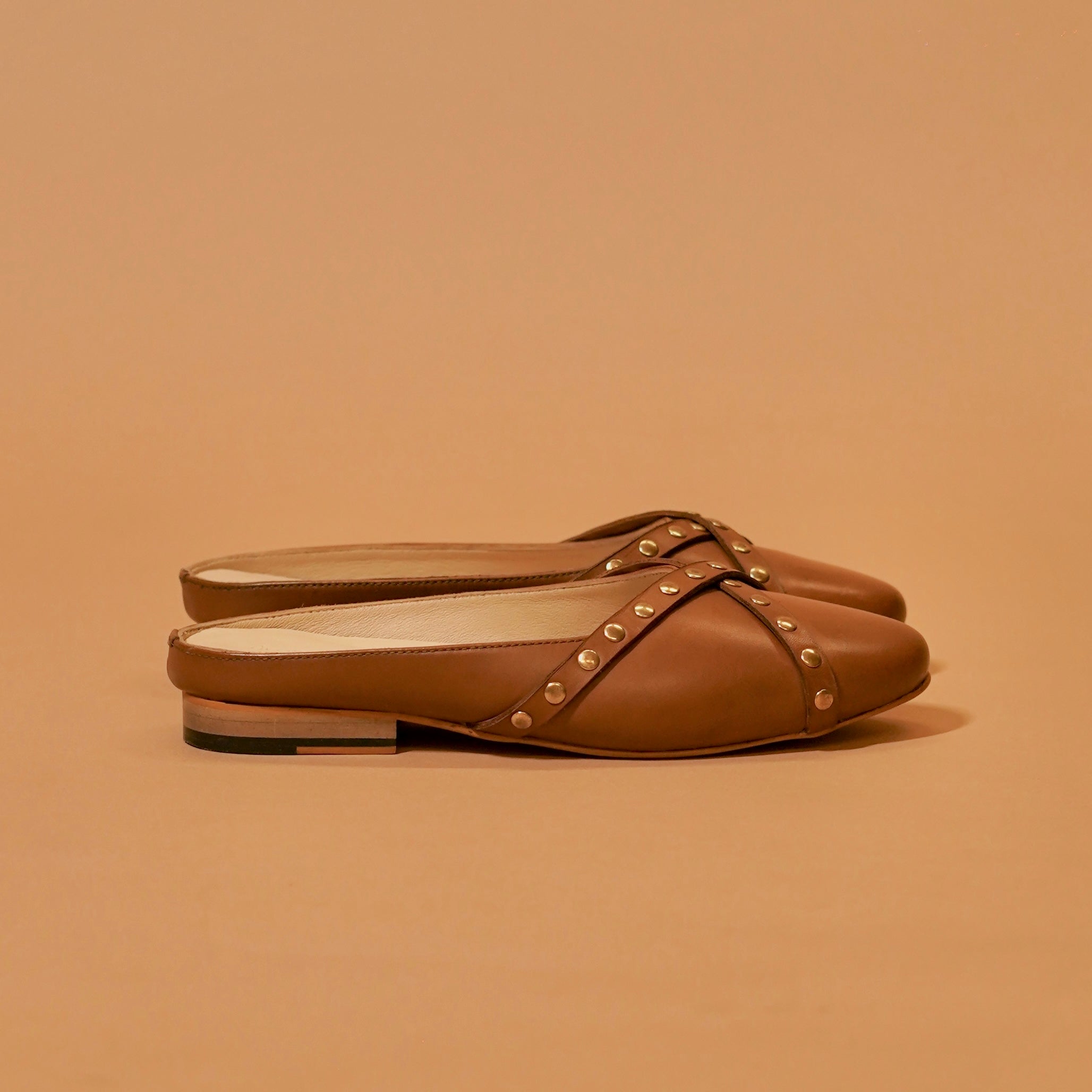 Side profile of Riva Terra mule