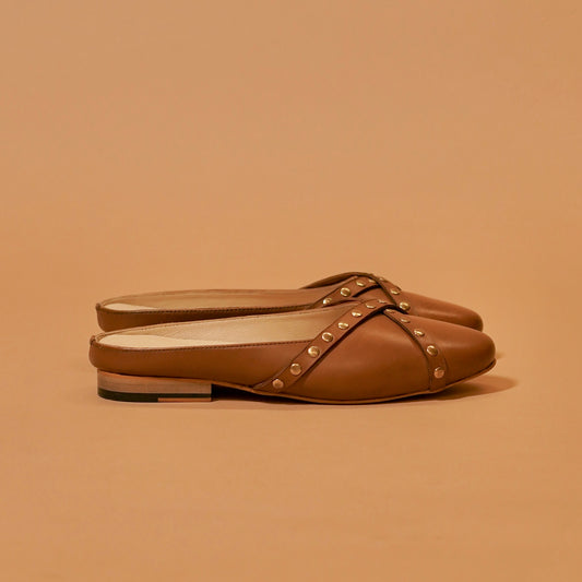 Side profile of Riva Terra mule