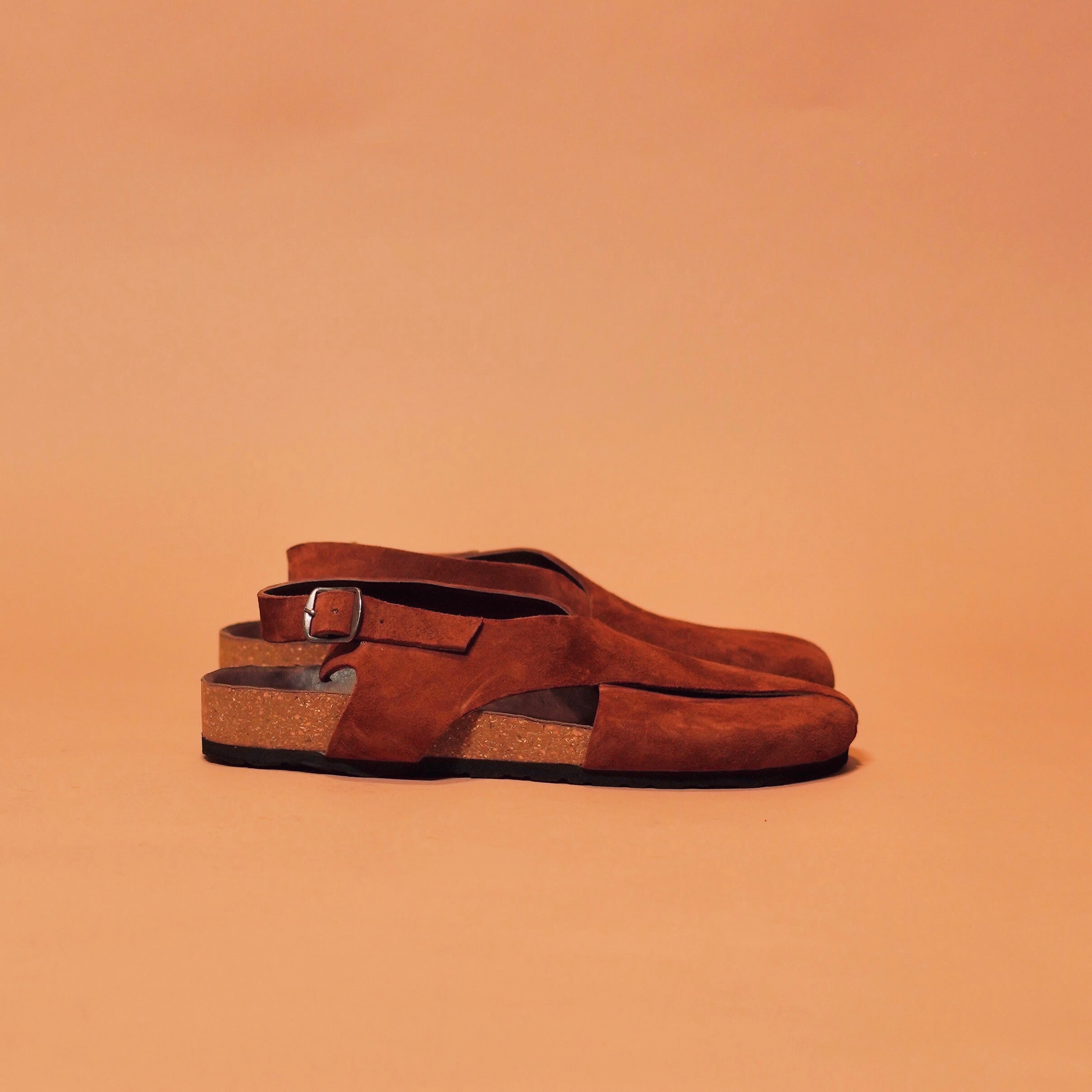 Side angle of Pesha Corko Tobacco showcasing the cork sole and suede upper