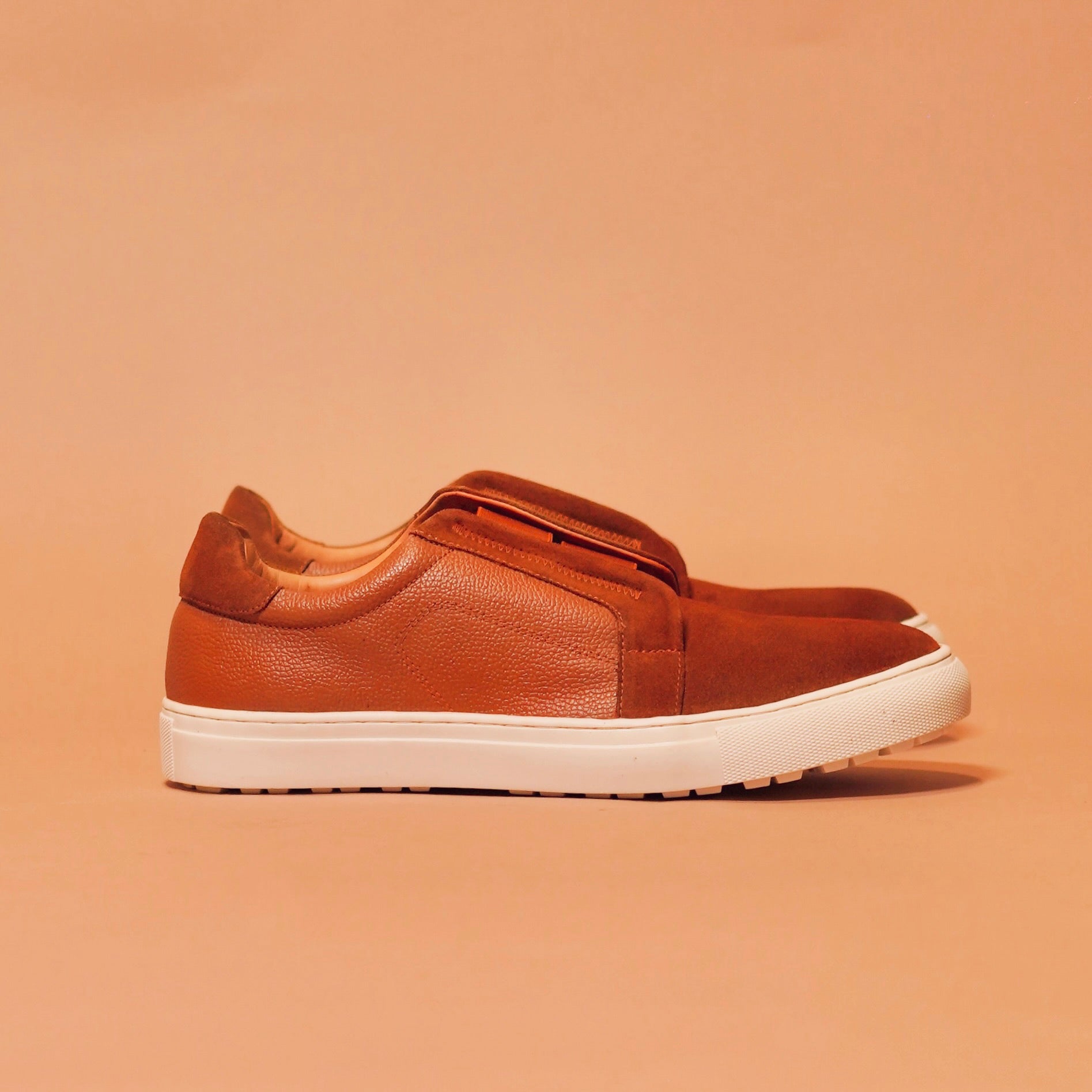 Side view of Scarpo Tobacco sneaker showing elastic details