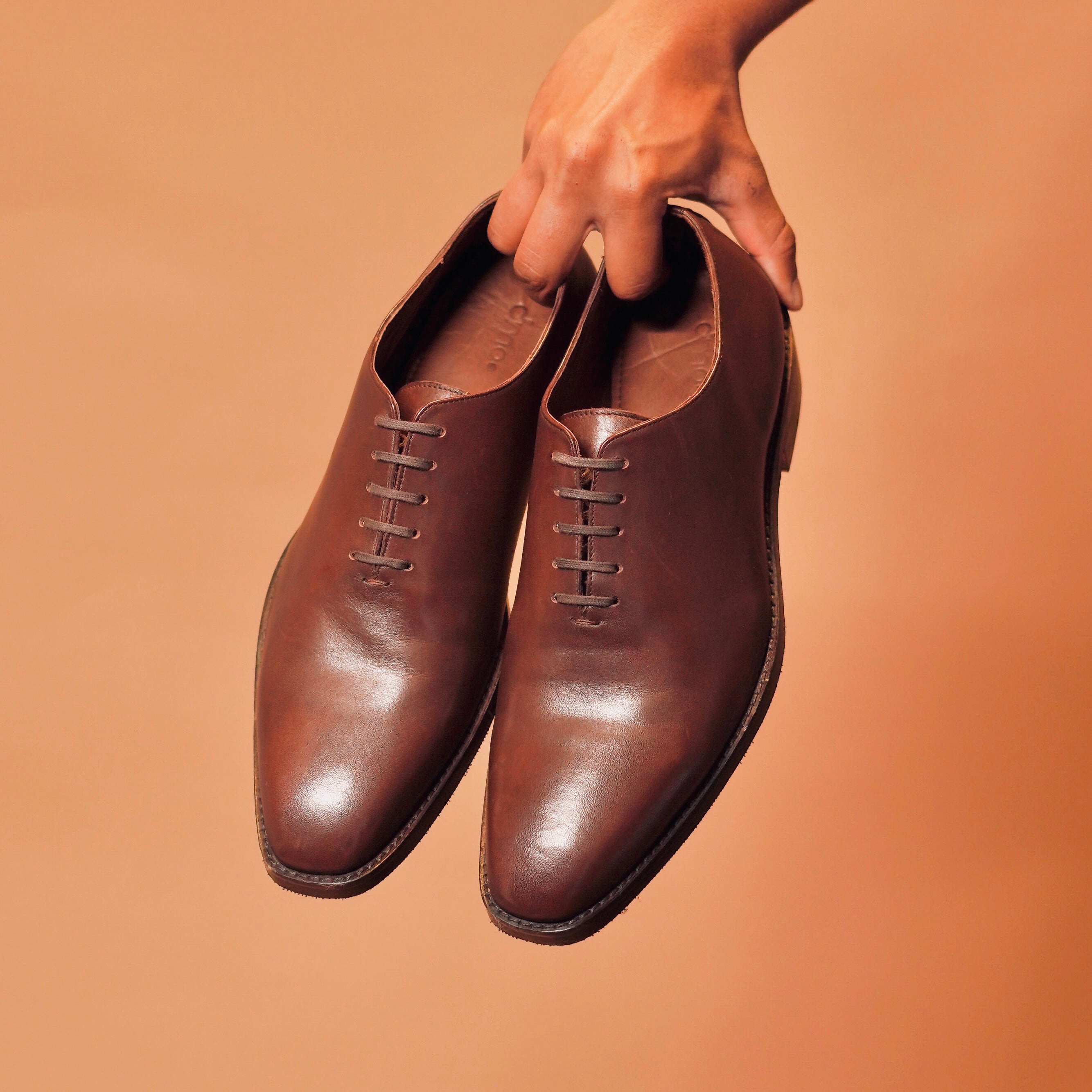 Top view of Cubano Bruno highlighting the whole cut design