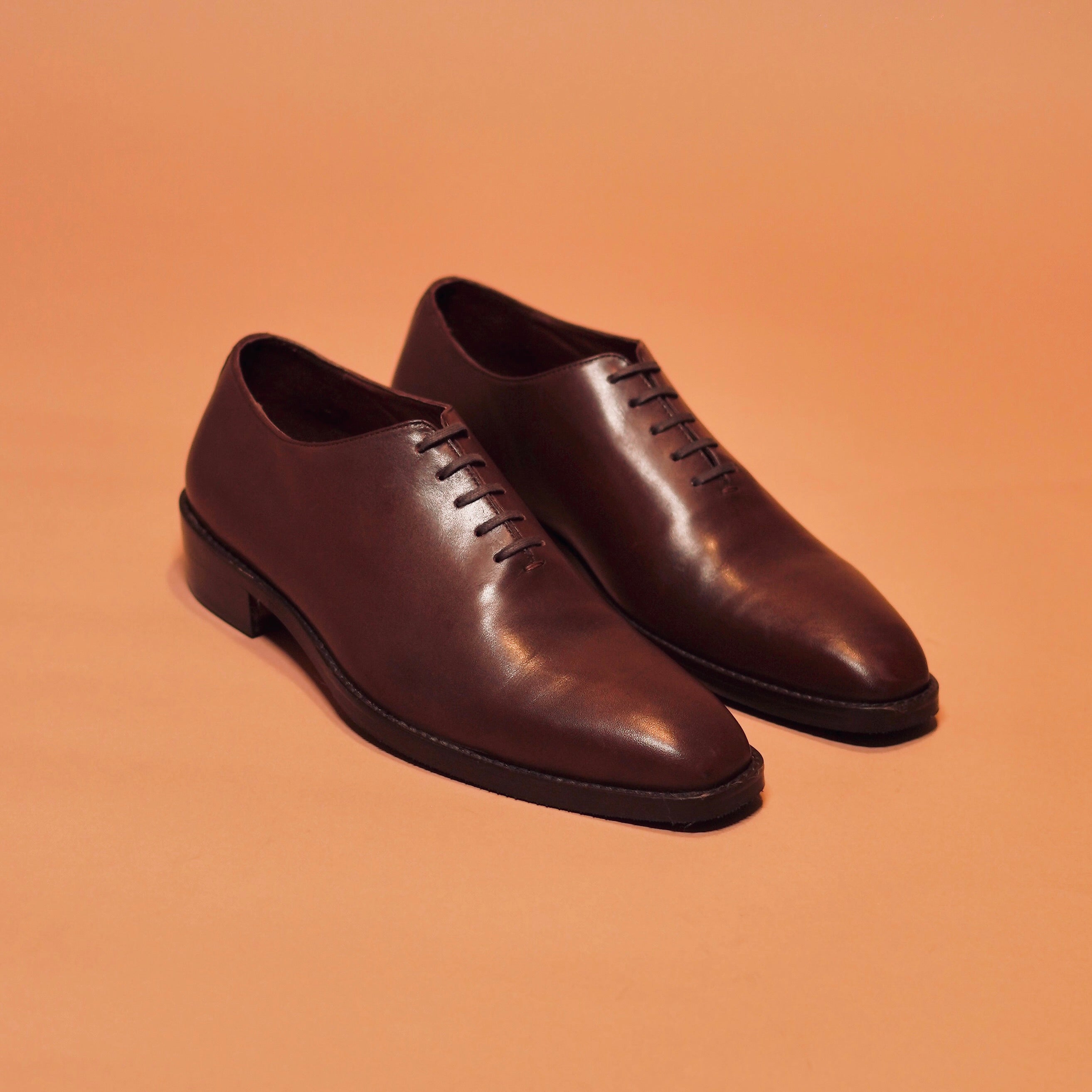 Cubano Bruno against a formal setting, emphasizing its suitability for upscale occasions