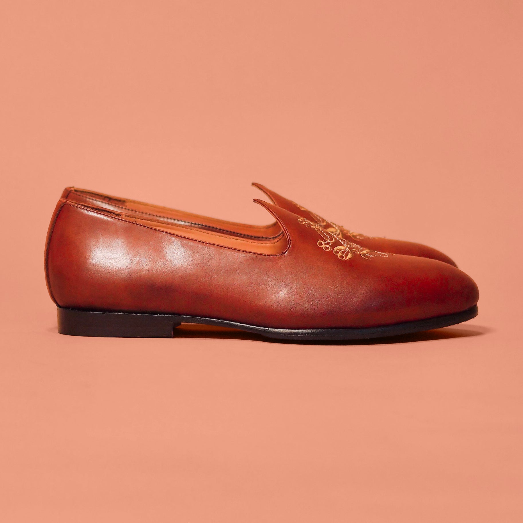 Ethnico Ricamo | Brown leather embroidered mojris