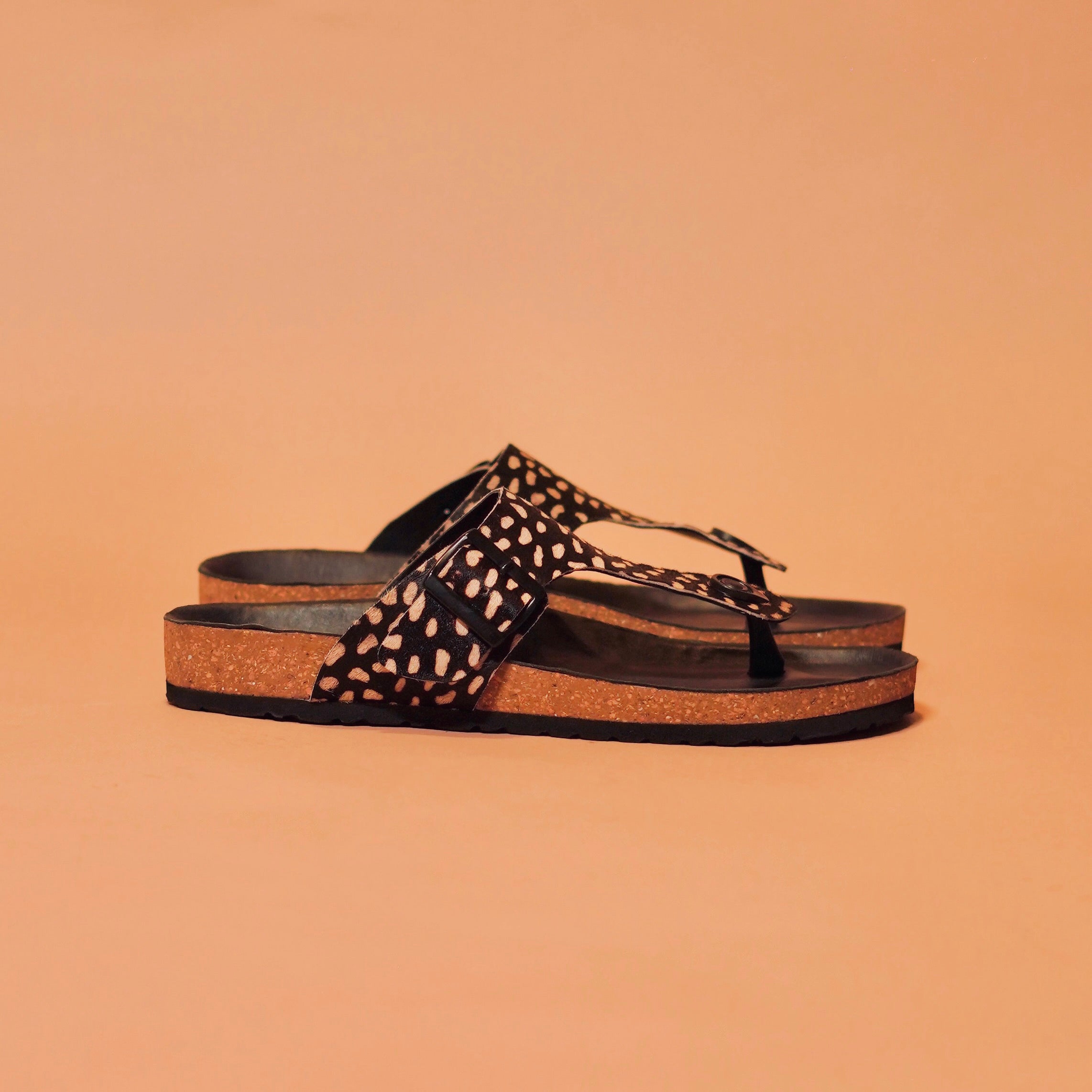 Side view of Pelle Corko Leopardo with detailed leopard print