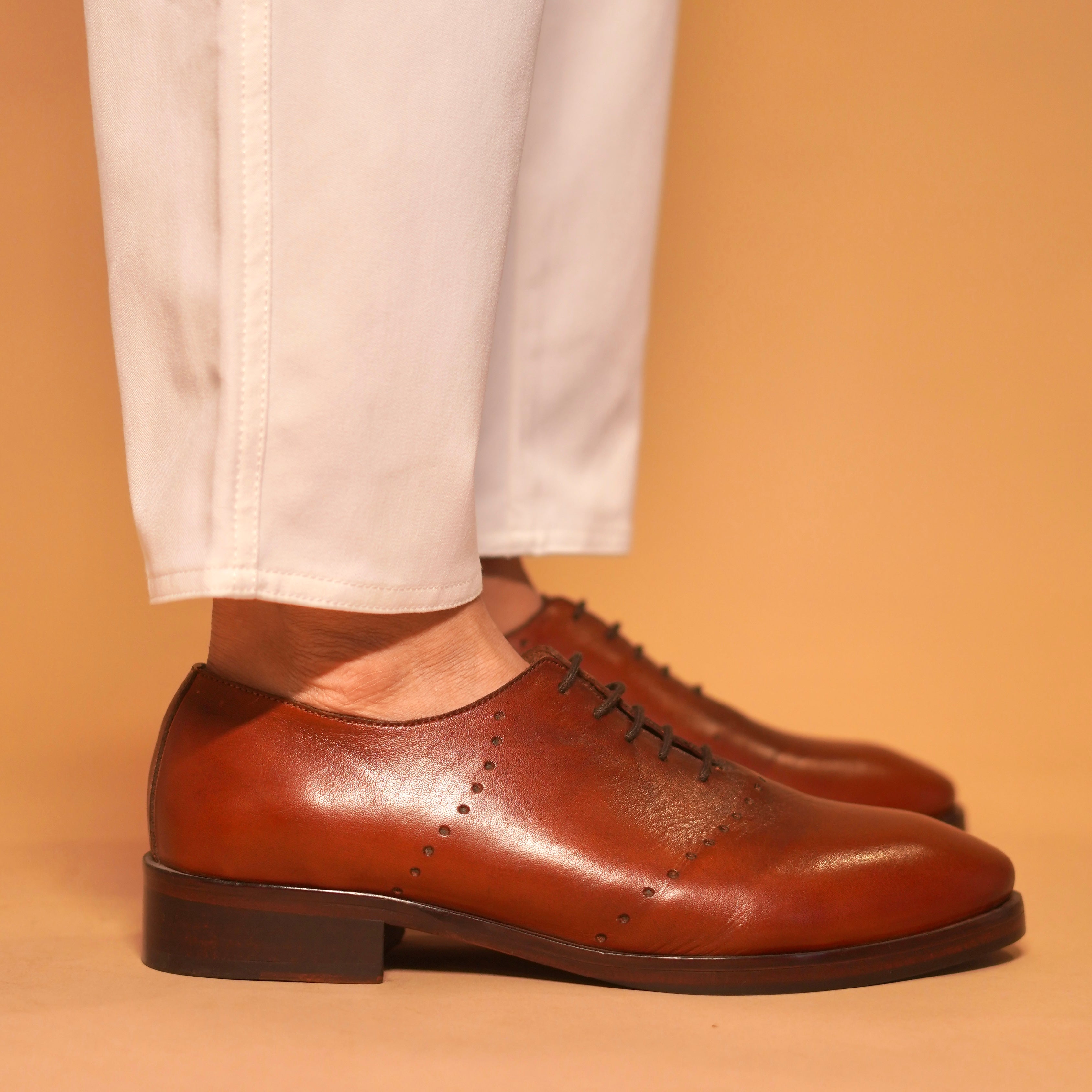 Netto | Dark Tan leather Oxfords with minimal detail