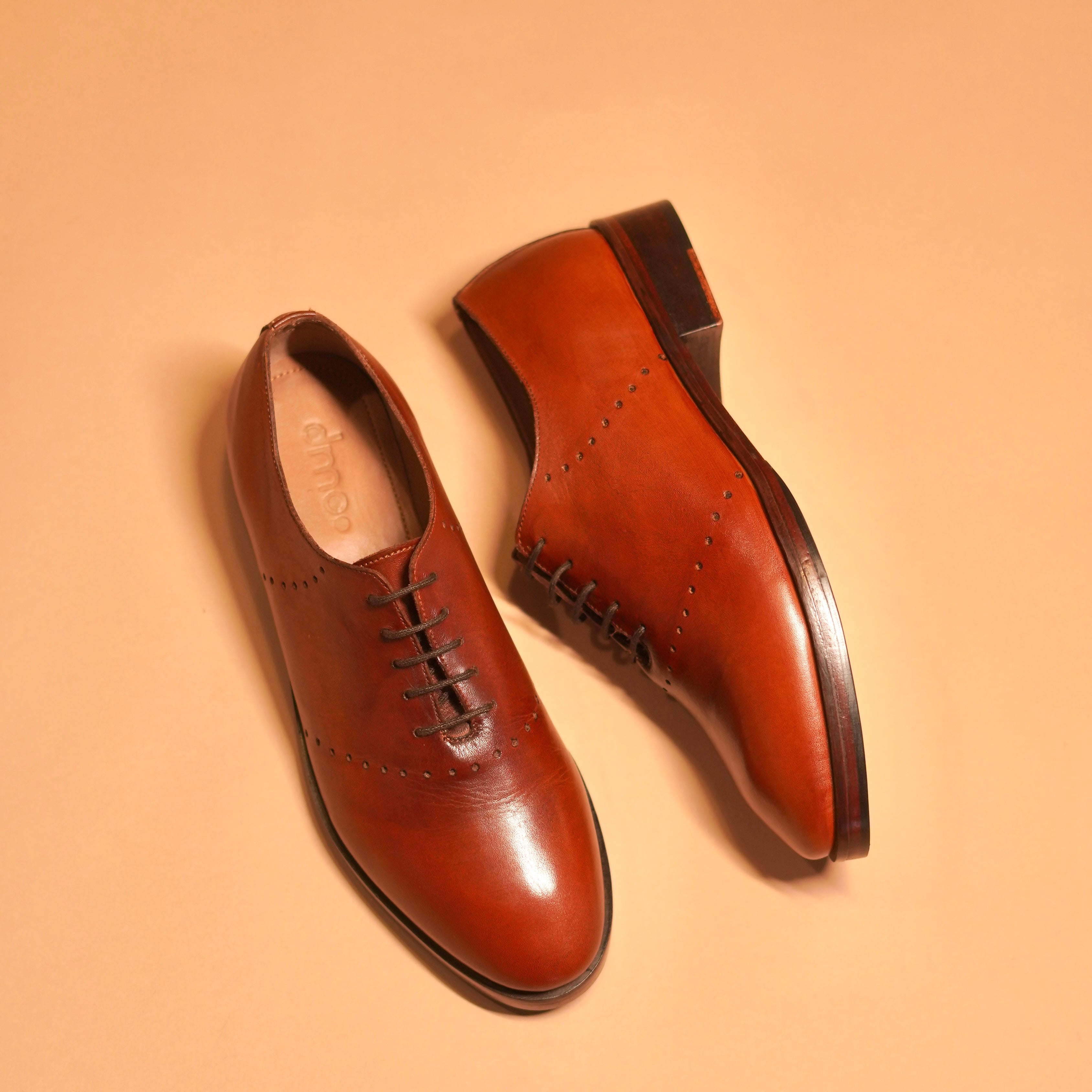 Netto | Dark Tan leather Oxfords with minimal detail