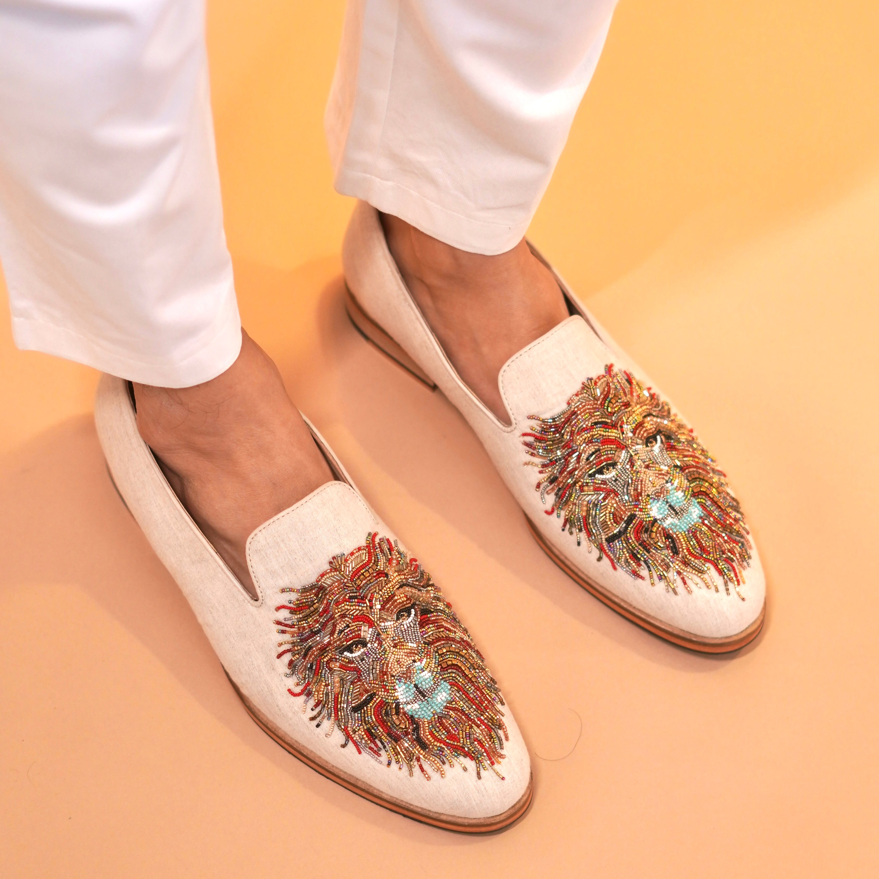 Avorio - Ivory Raw Silk Zardozi Embroidered Loafers | dmodot Avorio - Ivory Raw Silk Zardozi Embroidered Loafers | dmodot