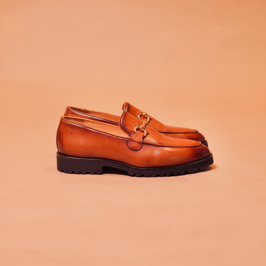 Side view of Moccasino Bruno showcasing the hosbit buckle