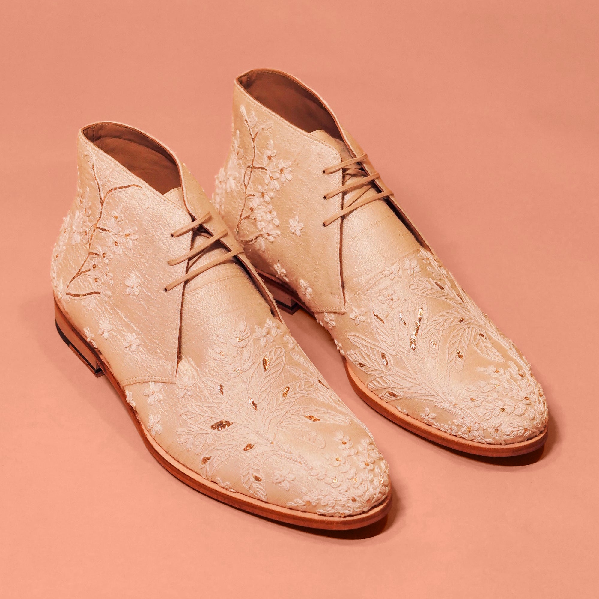 Sprazzo Nozzo | Raw silk zardozi embroidered chukka boots