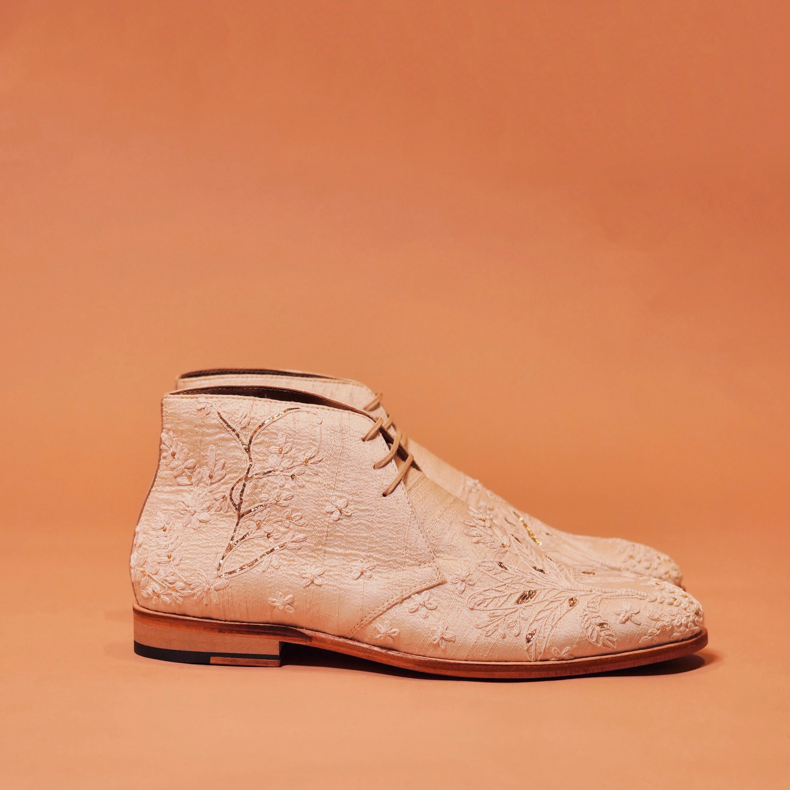 Side view of Sprazo Nozzo showcasing intricate golden embroidery