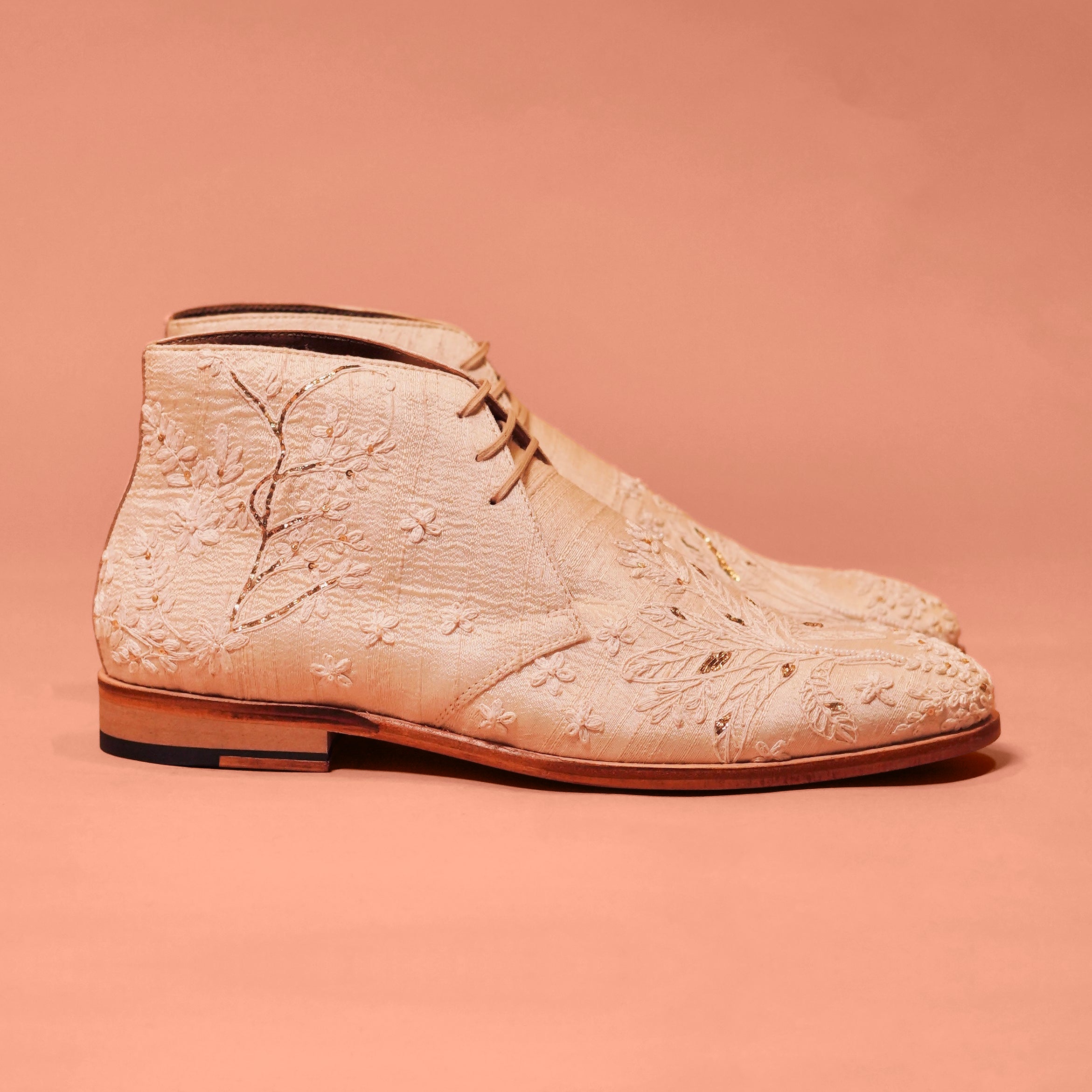 Sprazzo Nozzo | Raw silk zardozi embroidered chukka boots